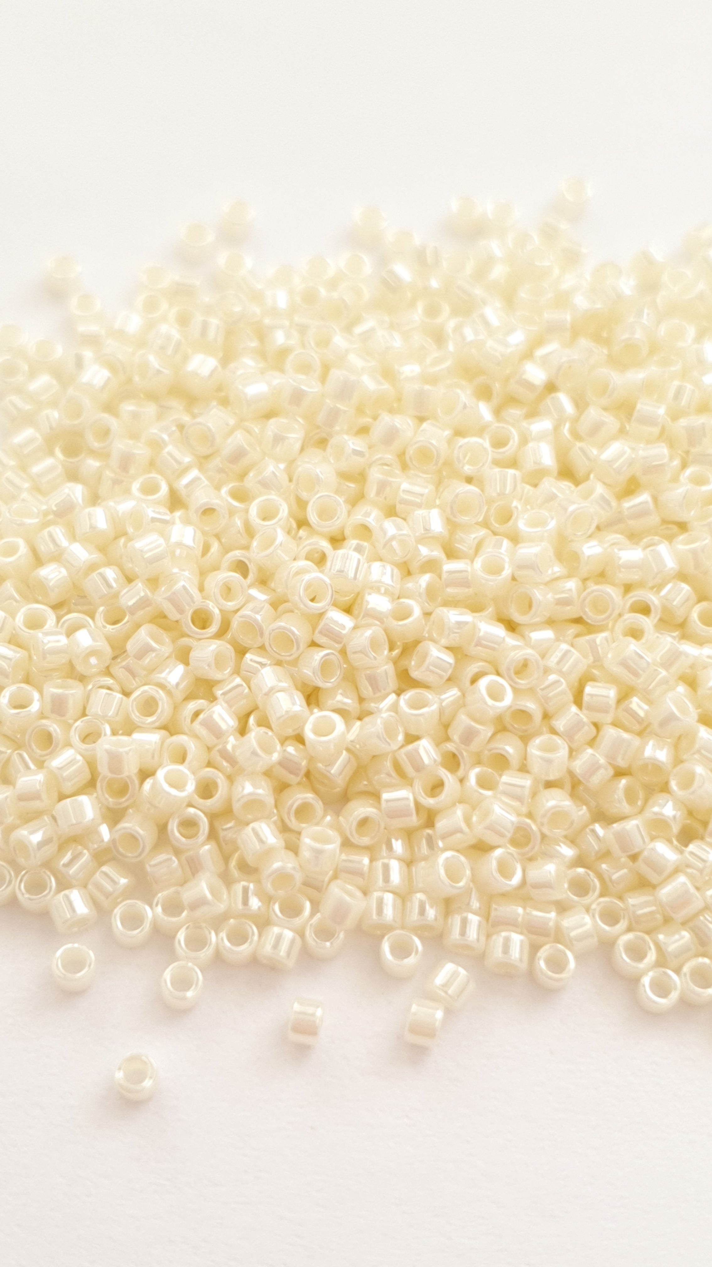 Miyuki Delica 11/0 Crystal Ivory Ceylon DB1900