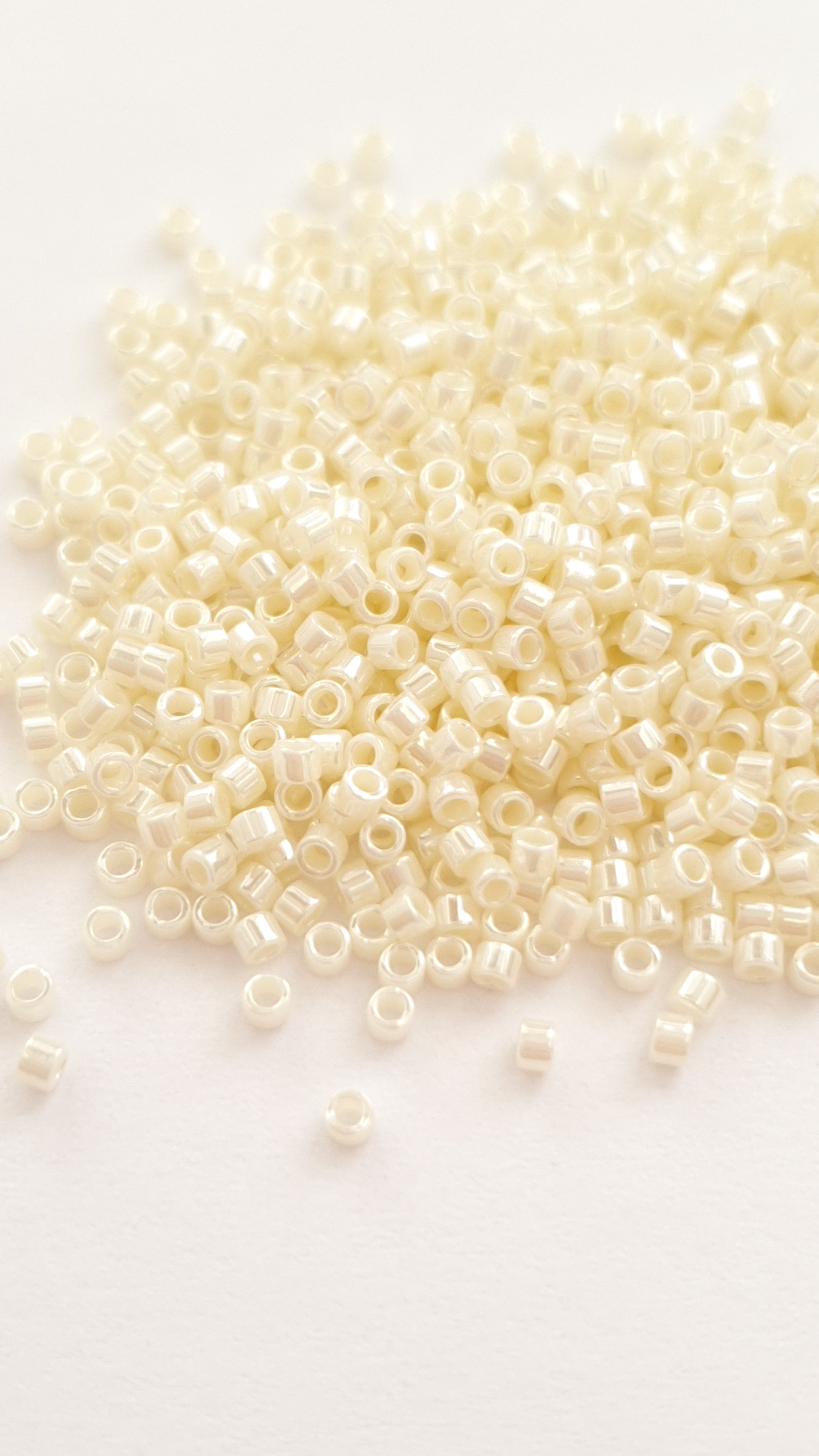 Miyuki Delica 11/0 Crystal Ivory Ceylon DB1900