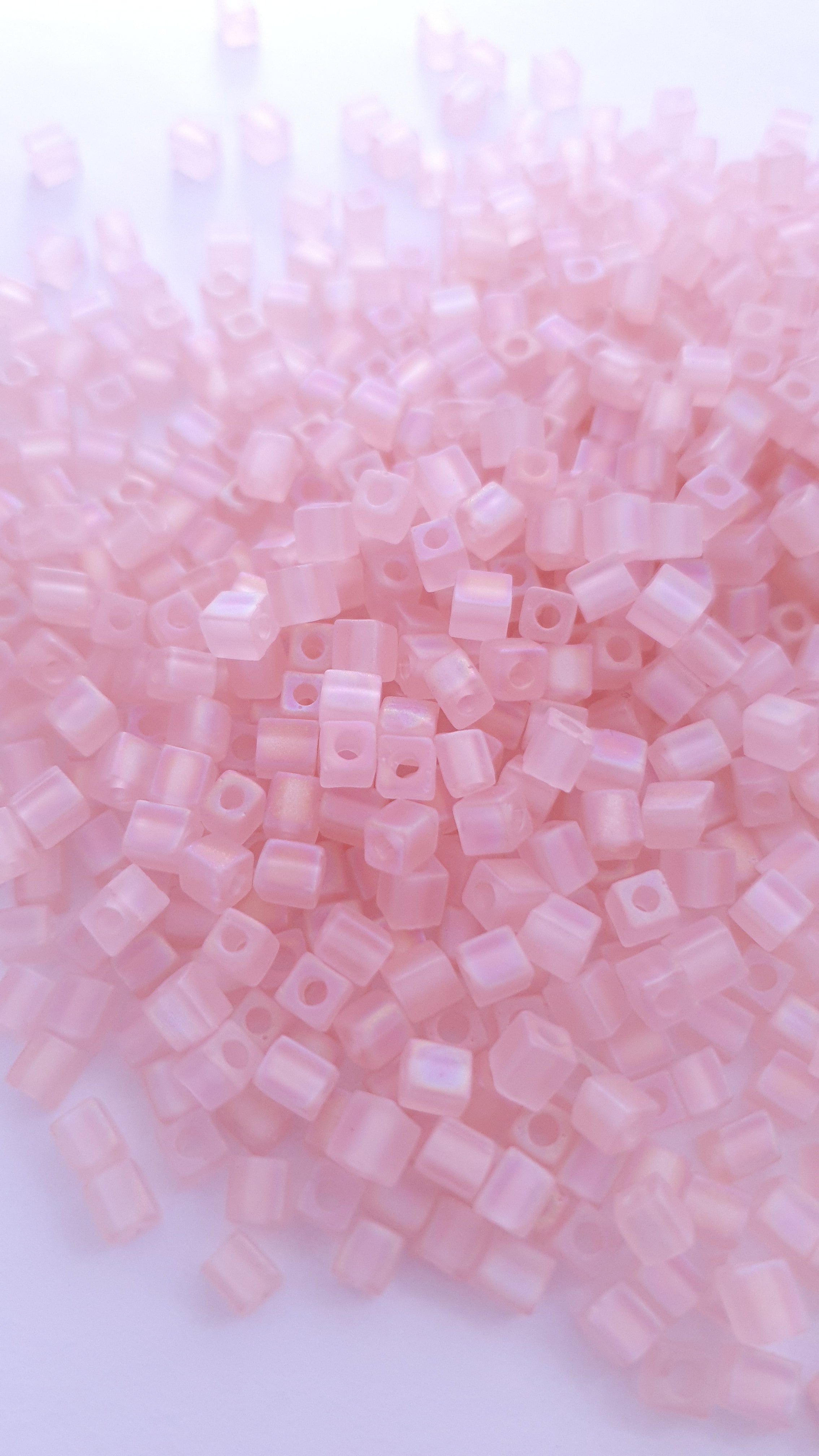 Miyuki Cubes 4mm Matted transparent Lt. Tea Rose AB