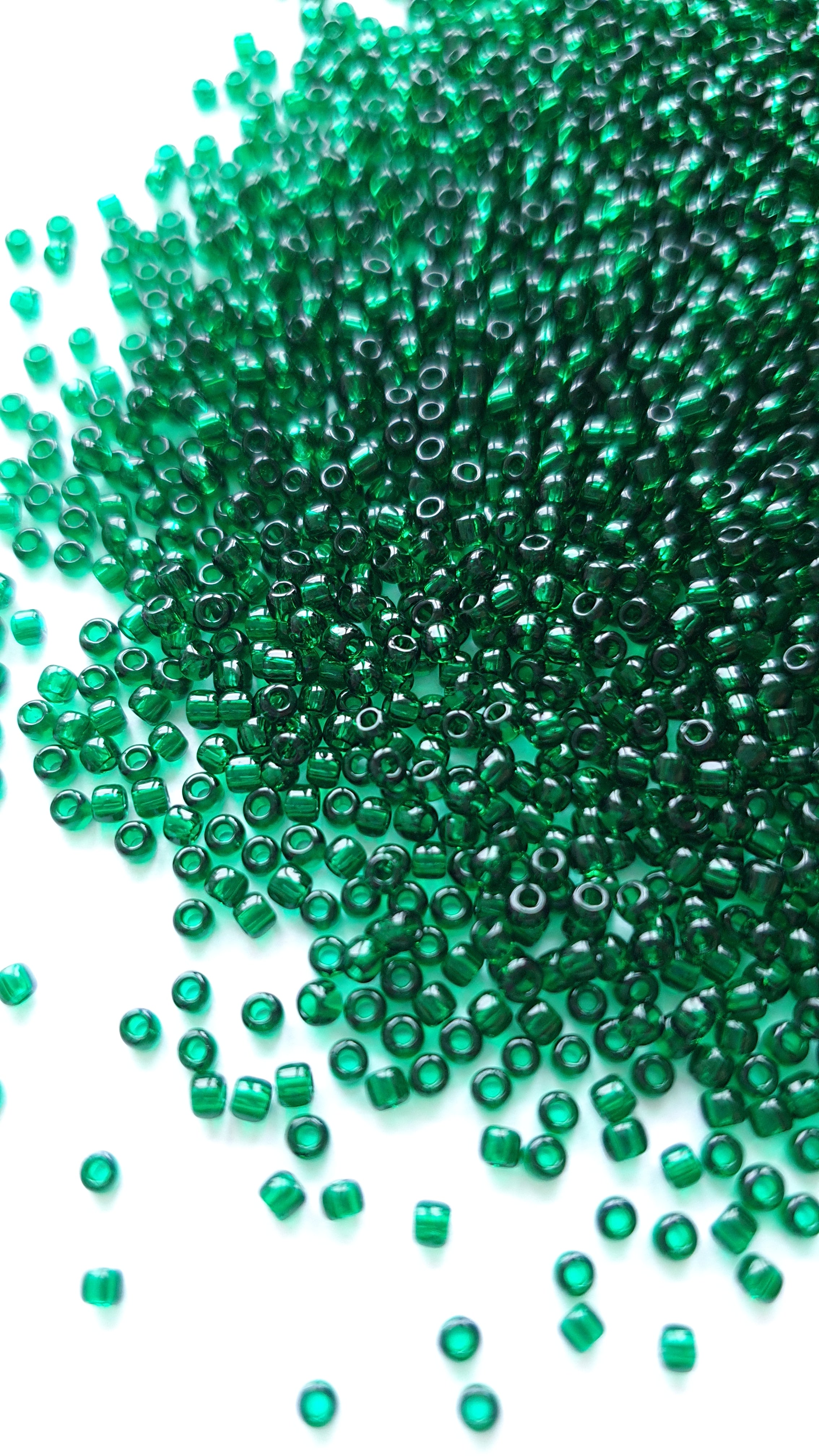 TOHO Seed Beads 11/0 Transparent Green Emerald TR-11-939