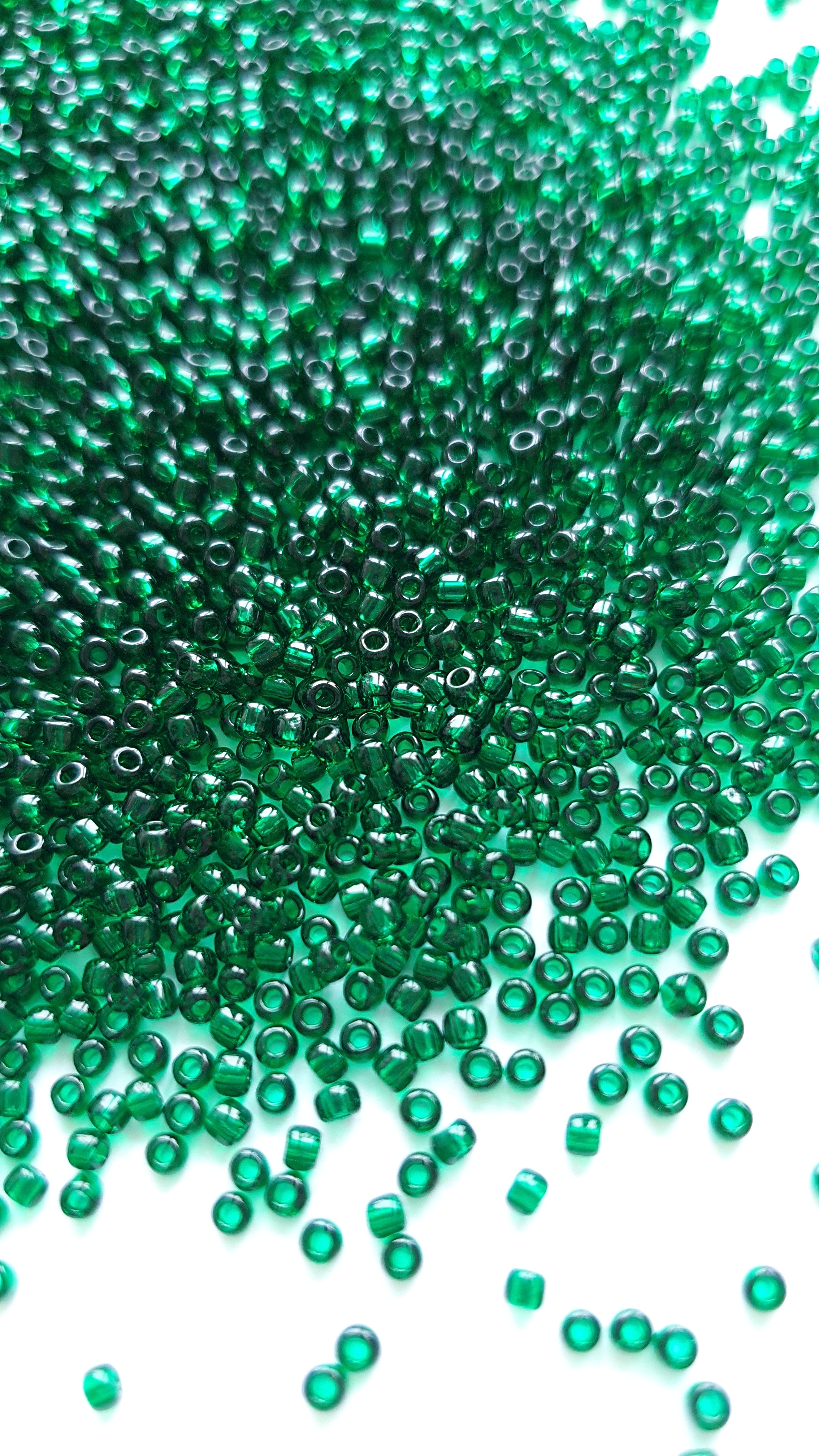 TOHO Seed Beads 11/0 Transparent Green Emerald TR-11-939