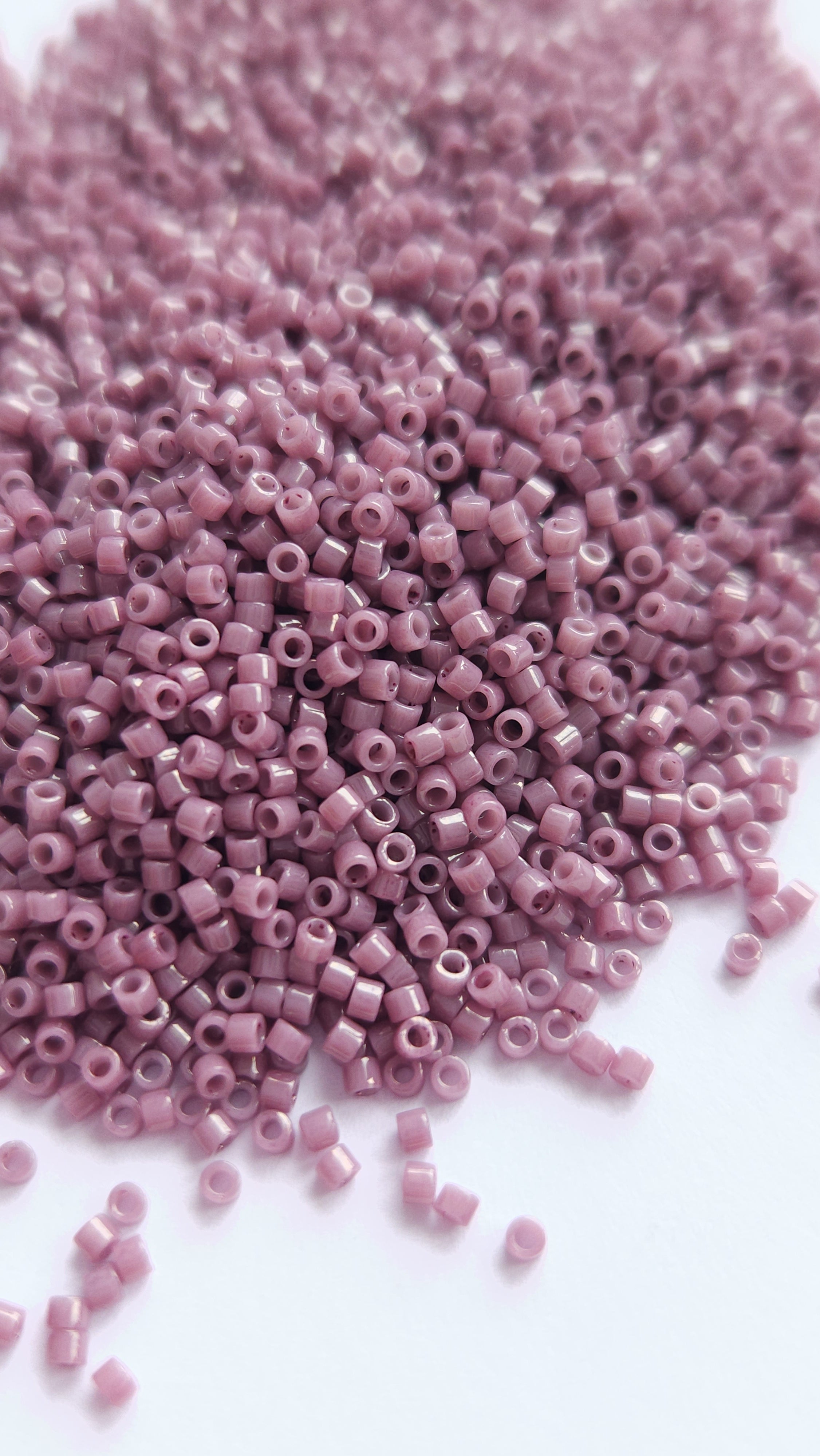 Miyuki Delica 11/0 Opaque Lilac Glazed Luster DB0265