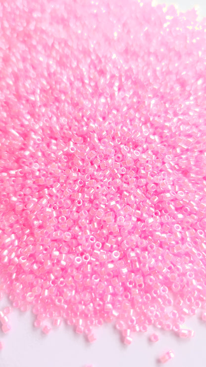 Miyuki Delica 11/0 Lined crystal Med. Pink Luster DB0245