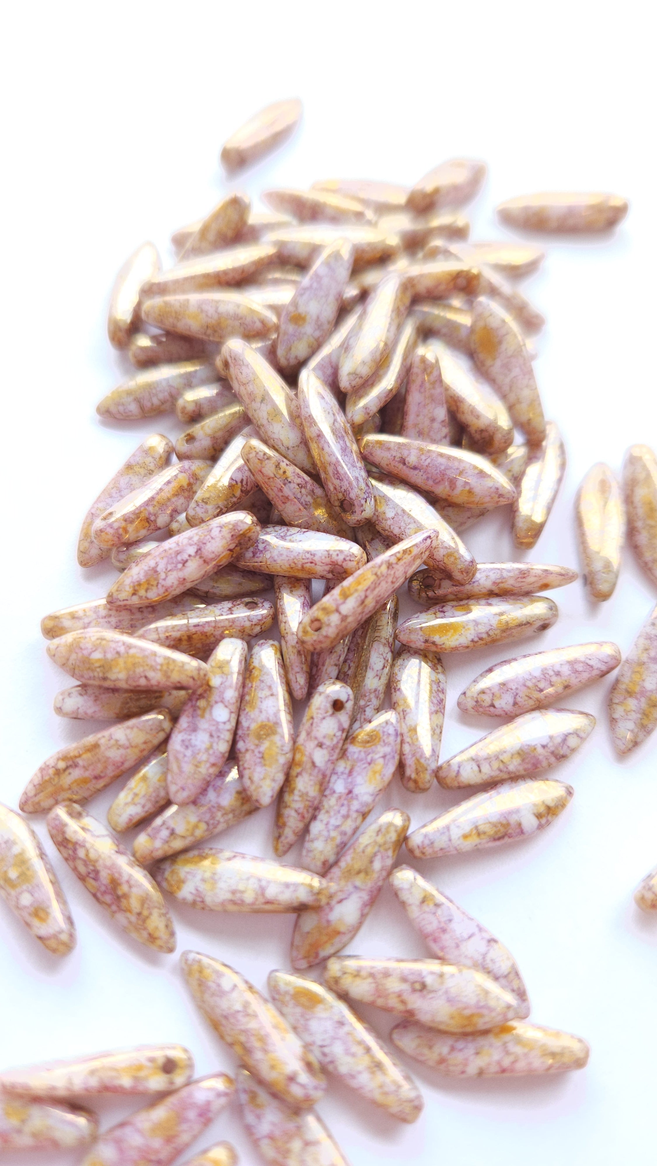 Dagger 5 x 16 mm Chalk White Lilac Gold Luster