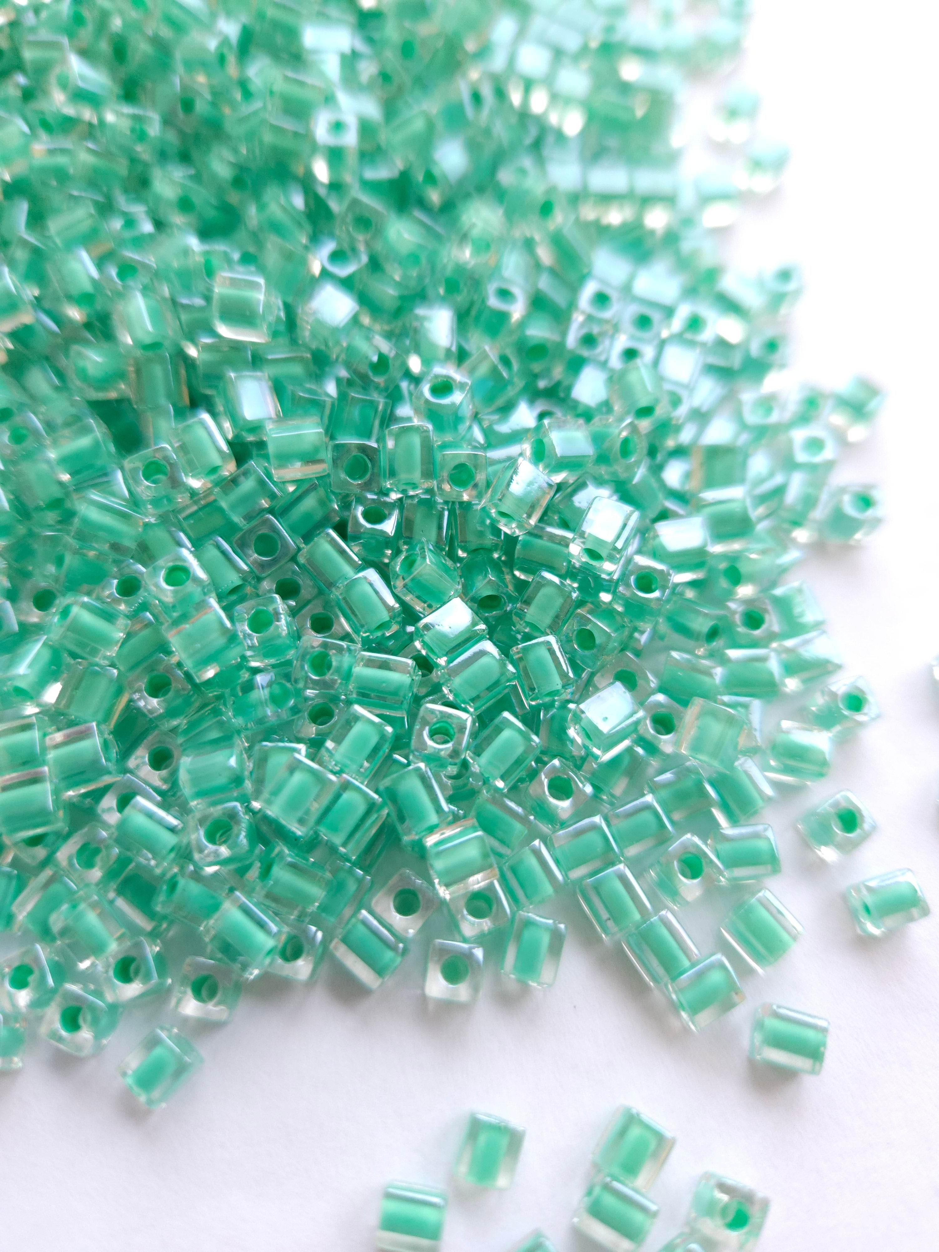Miyuki Cubes 4mm Color lined Green