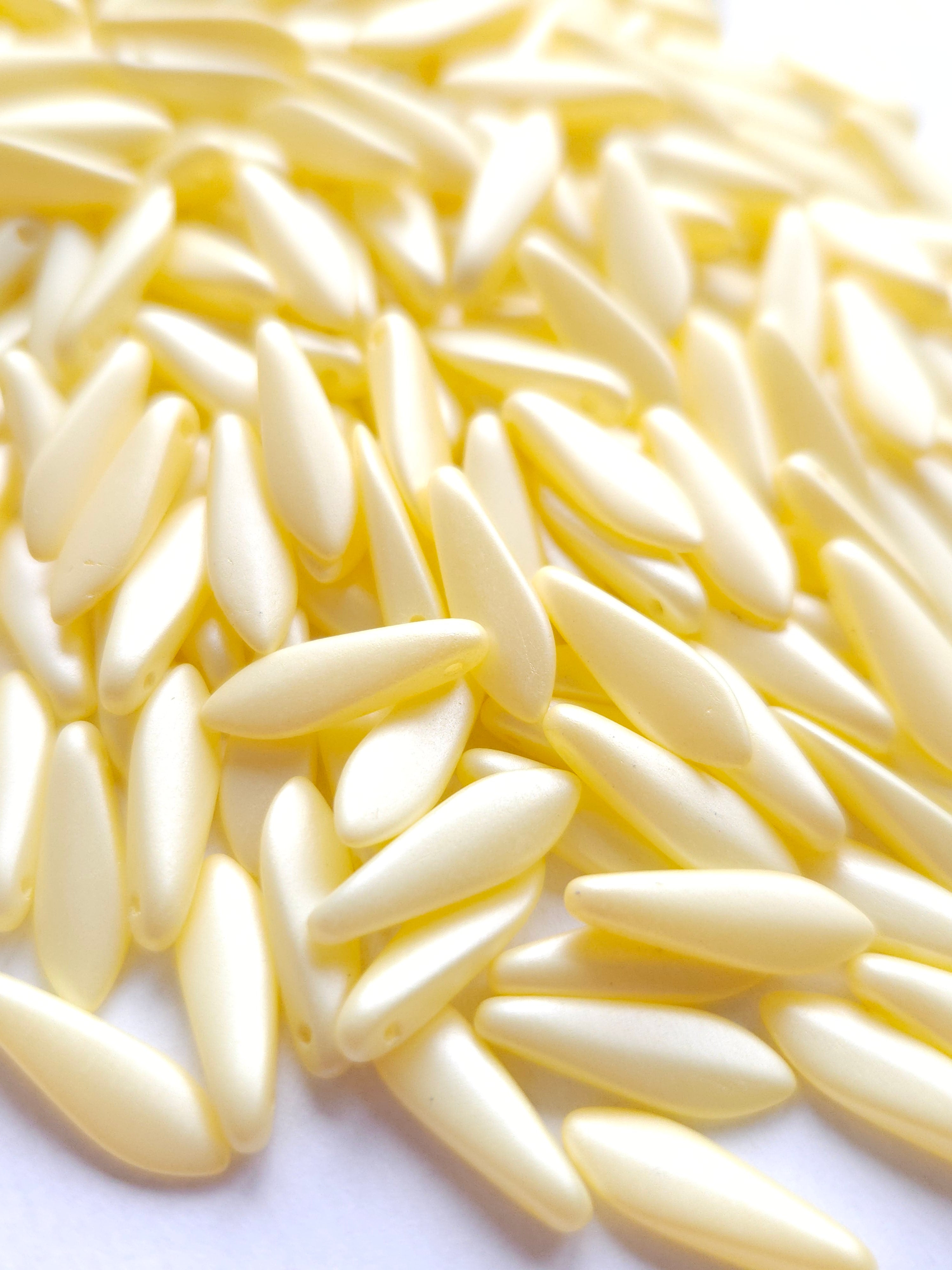 Dagger 5 x 16 mm Powdery Pastel Yellow