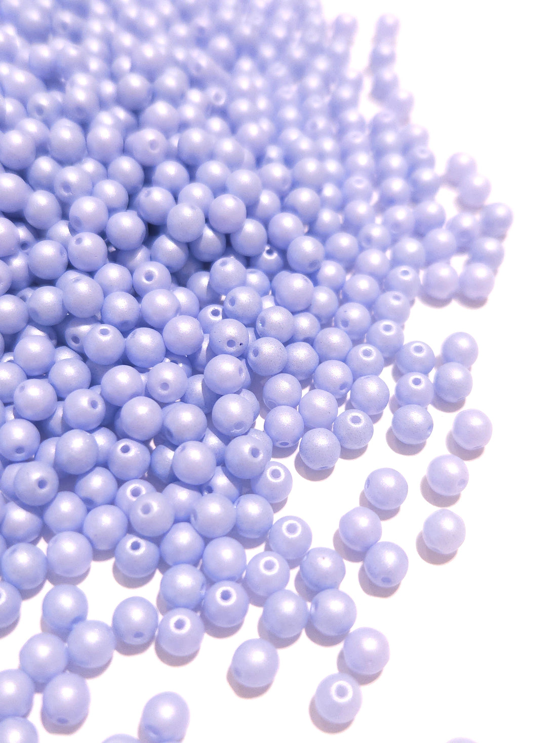 Tsjechische glaskralen rond 4mm Powdery Pastel Blue