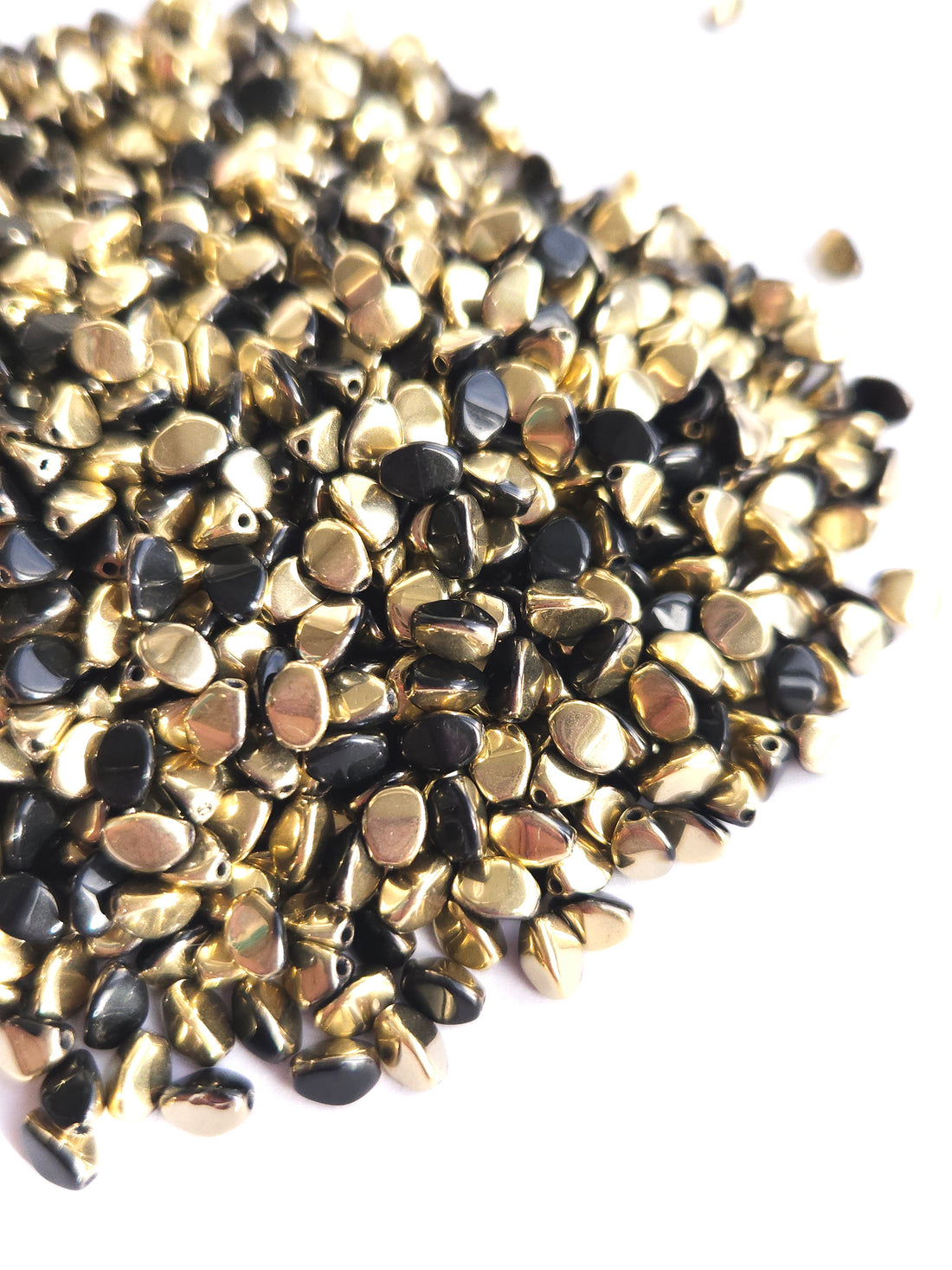 Beukenootje 5x3mm Jet Amber