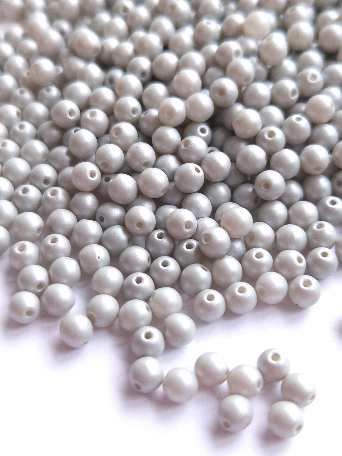 CZ rond 4mm Powdery Pastel Grey