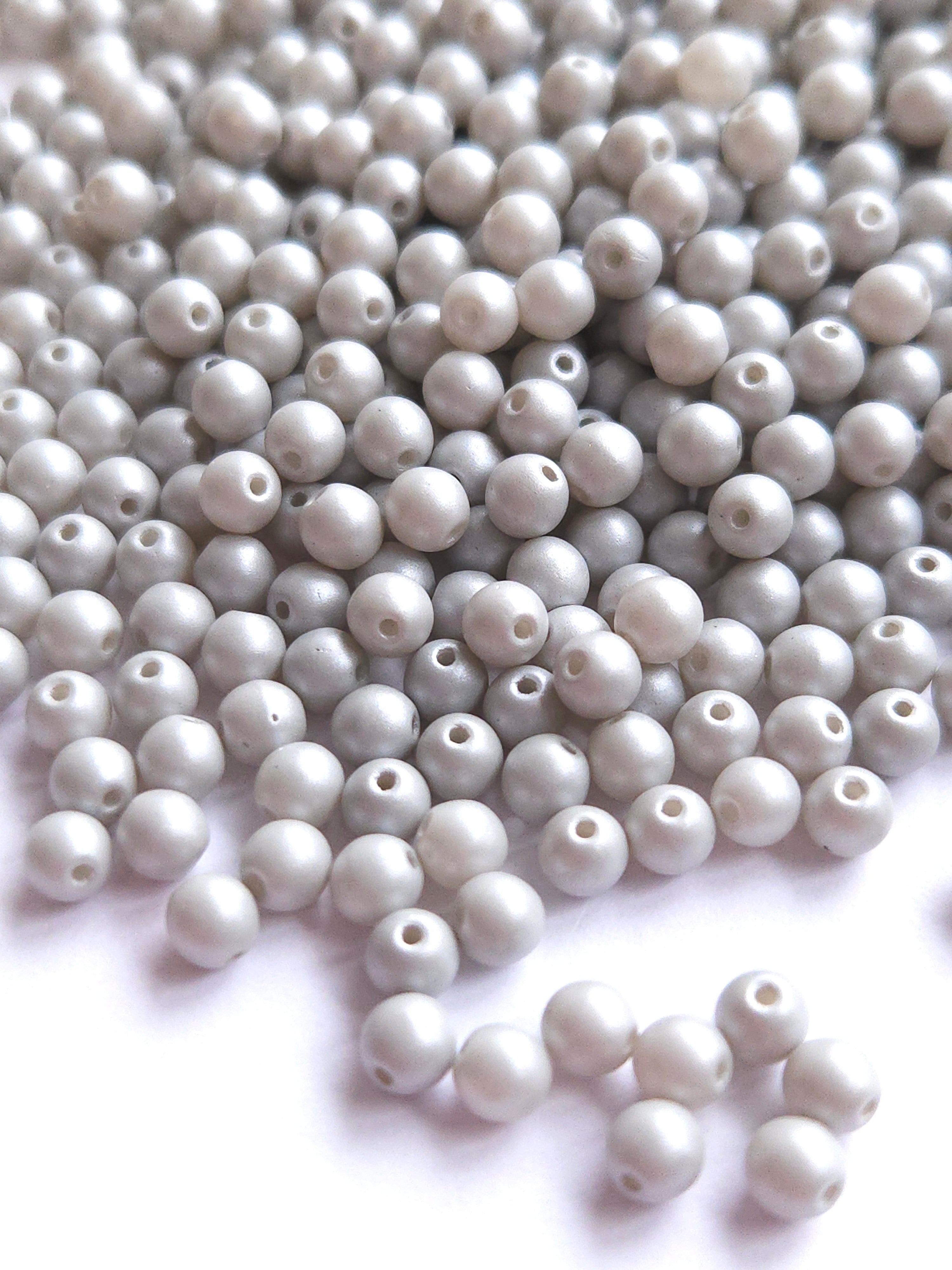 CZ rond 4mm Powdery Pastel Grey