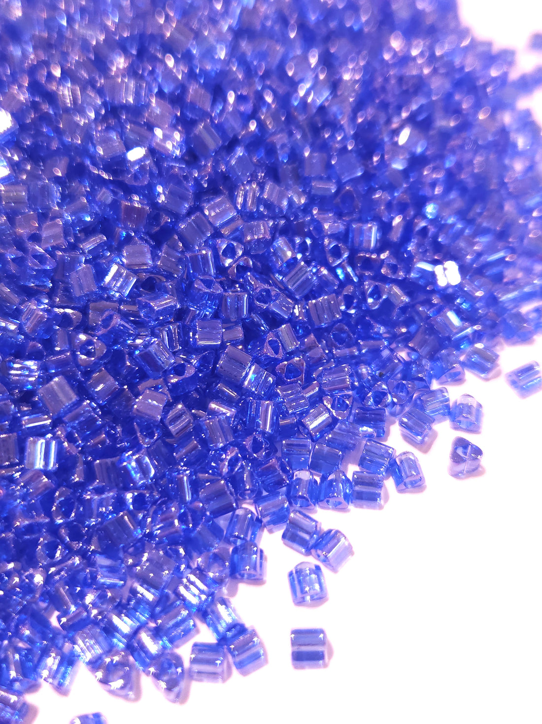 TOHO 8/0 Triangle Beads Transparent Luster Sapphire