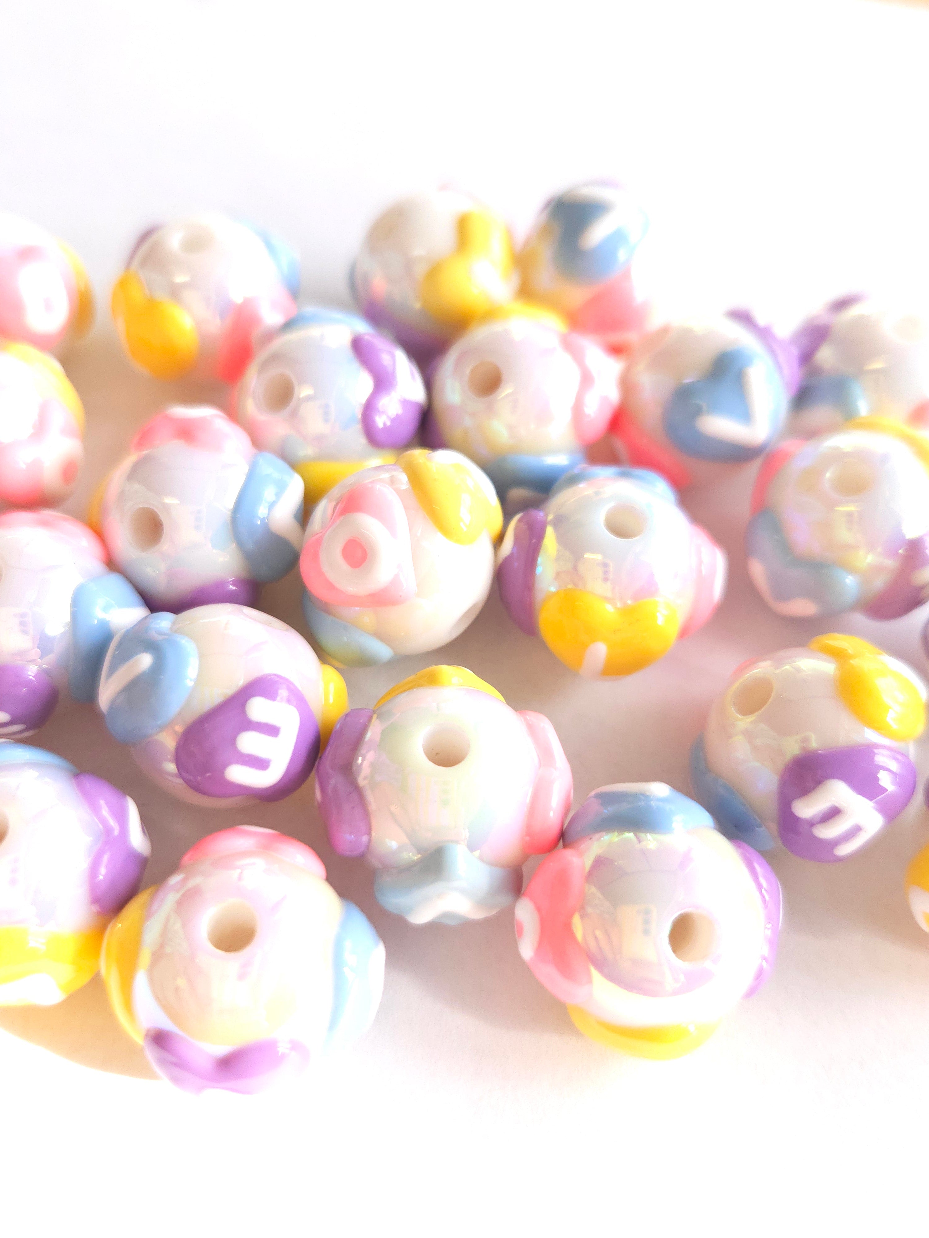 Jumbo Acryl kraal 18mm hand geschilderd wit met kleur love