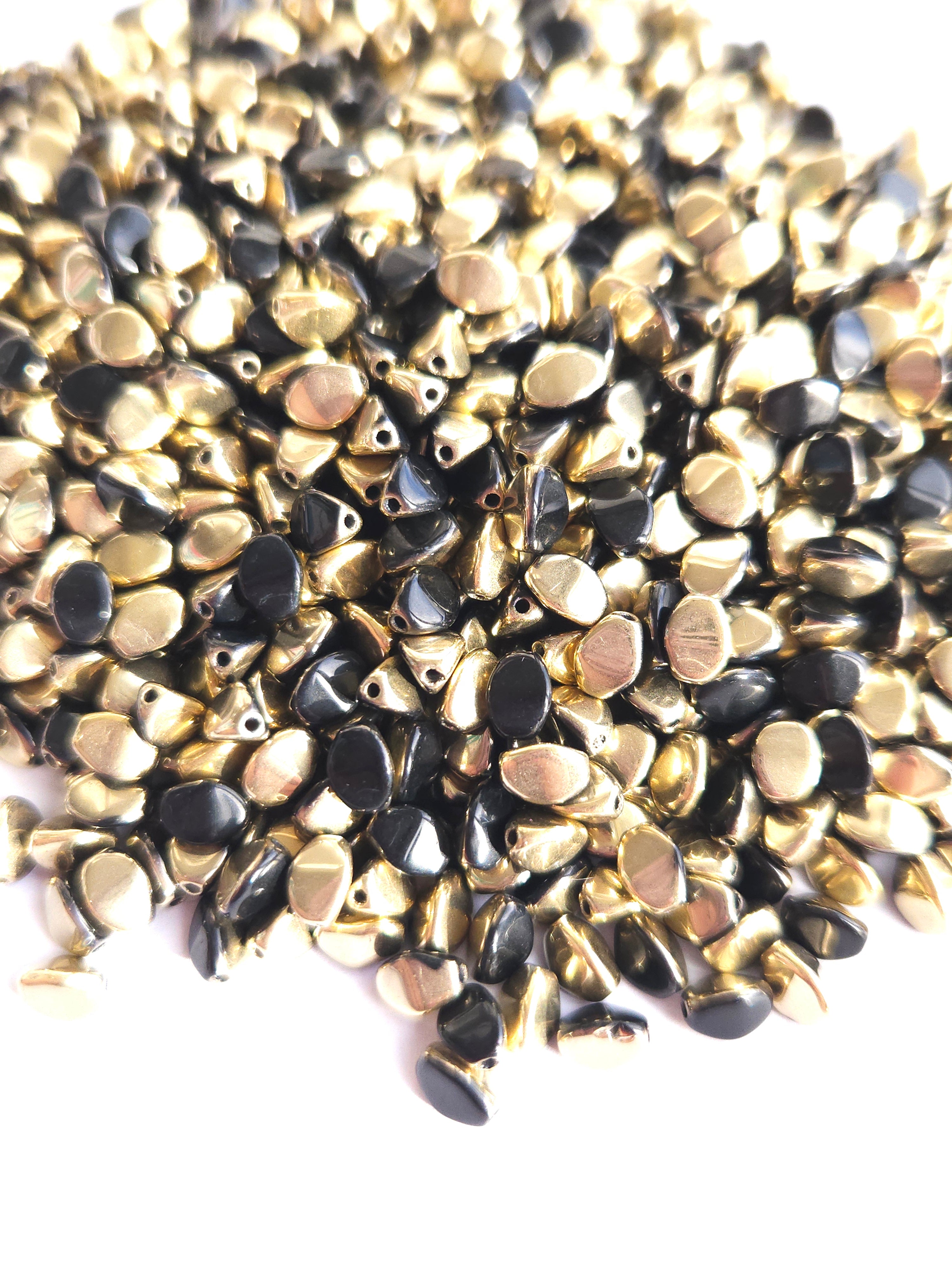 Beukenootje 5x3mm Jet Amber