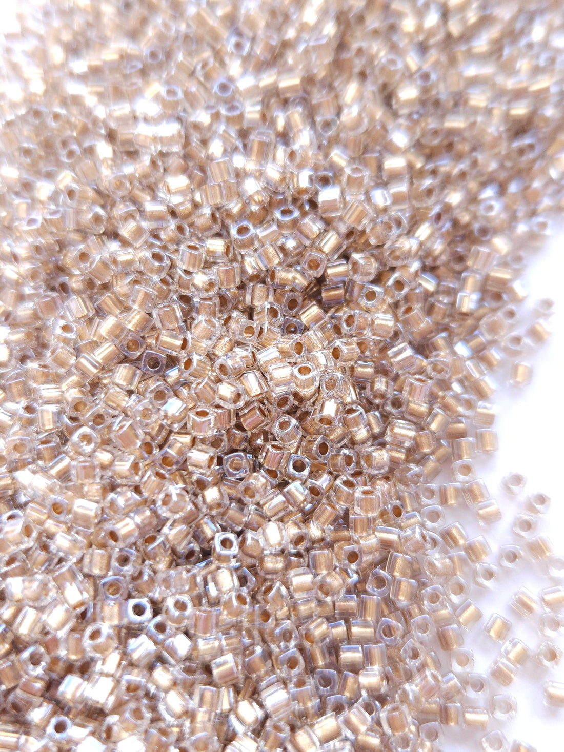 Miyuki Cubes 1,8mm Spkl Metallic Gold lined crystal