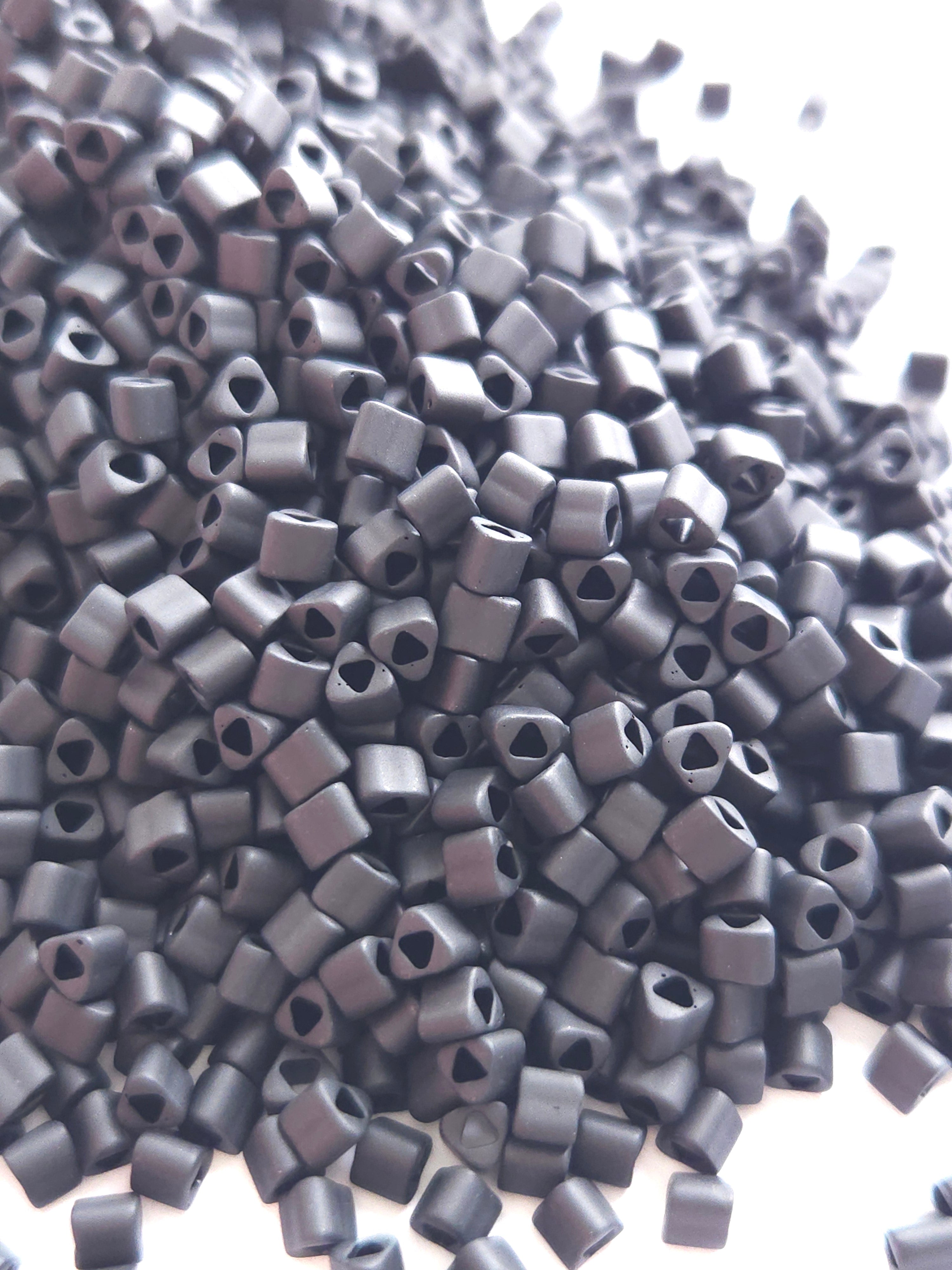 TOHO 8/0 Triangle Beads Opaque Frosted Jet