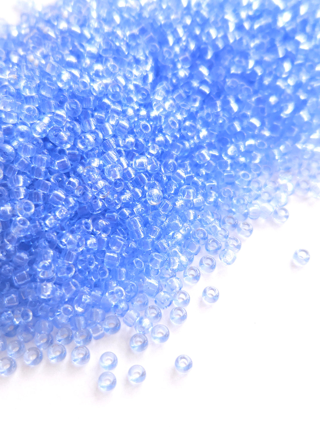 Miyuki 8/0 Rocailles tr. LT Cornflower Blue 159L