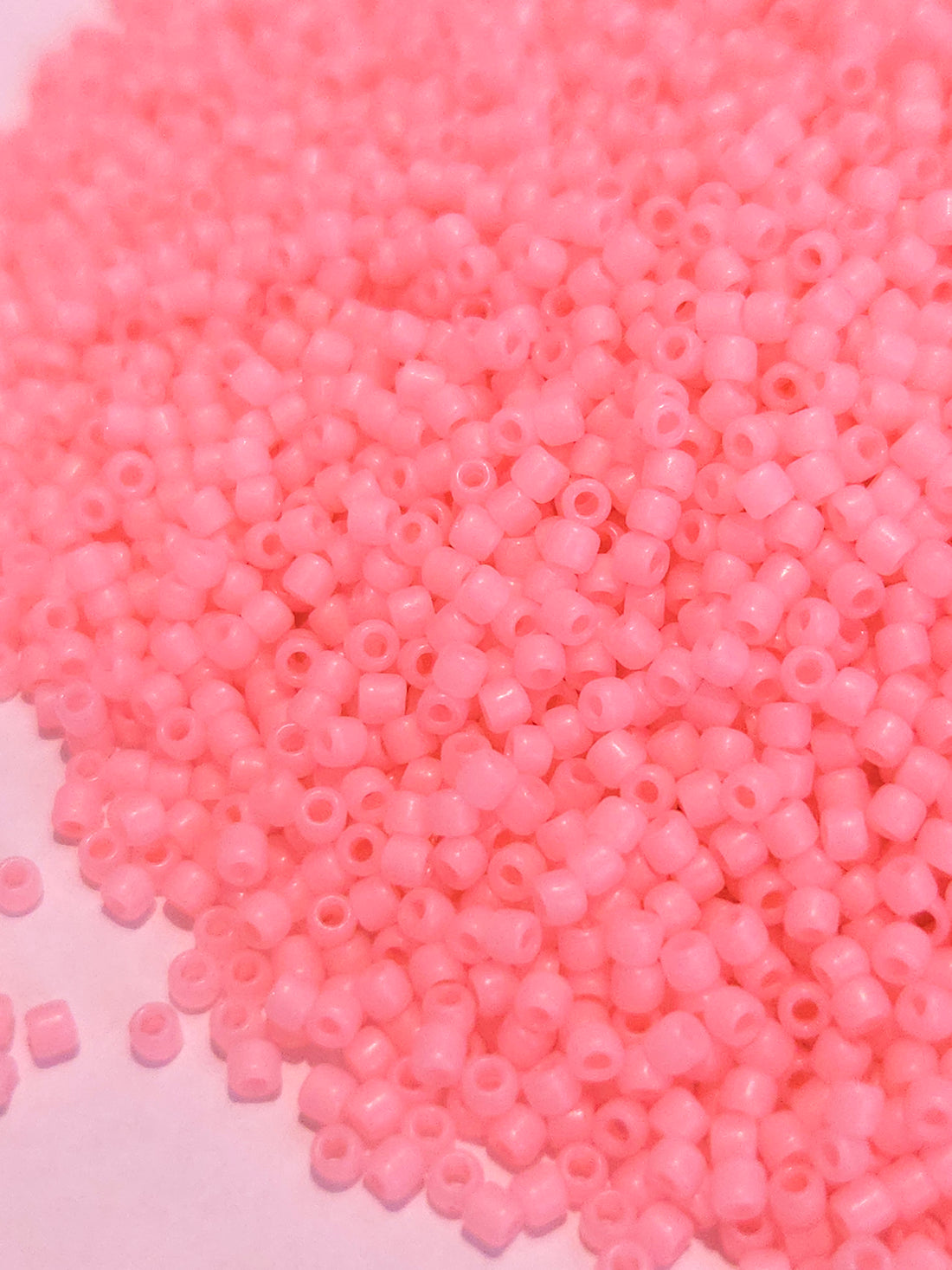 TOHO Rocailles 11/0 Ceylon Frosted Innocent Pink TR-11-145F