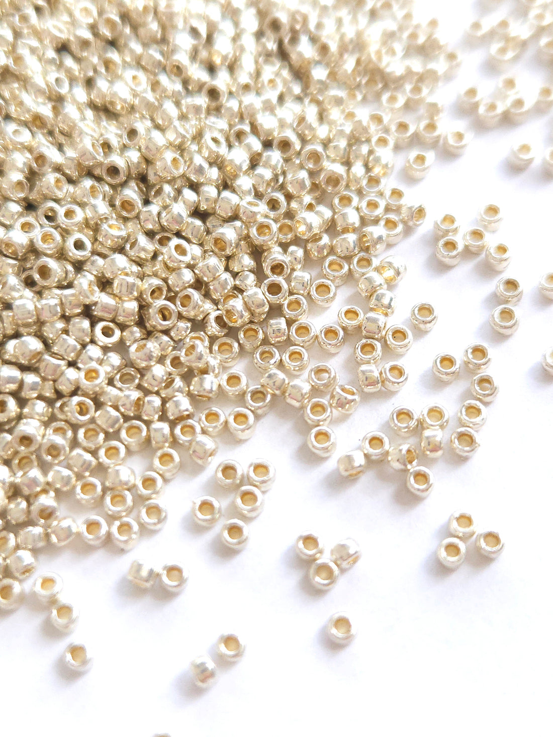 TR-15-PF558 : TOHO - Round 15/0 : PermaFinish - Galvanized Aluminum