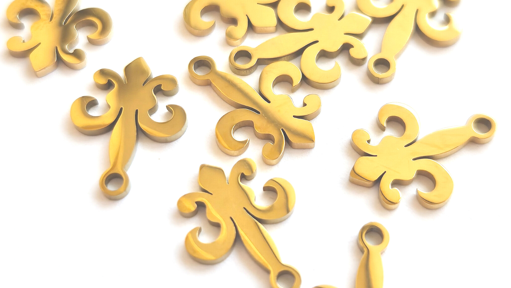 Fleur de lis bedel 1x1.5cm RVS 1 stuk