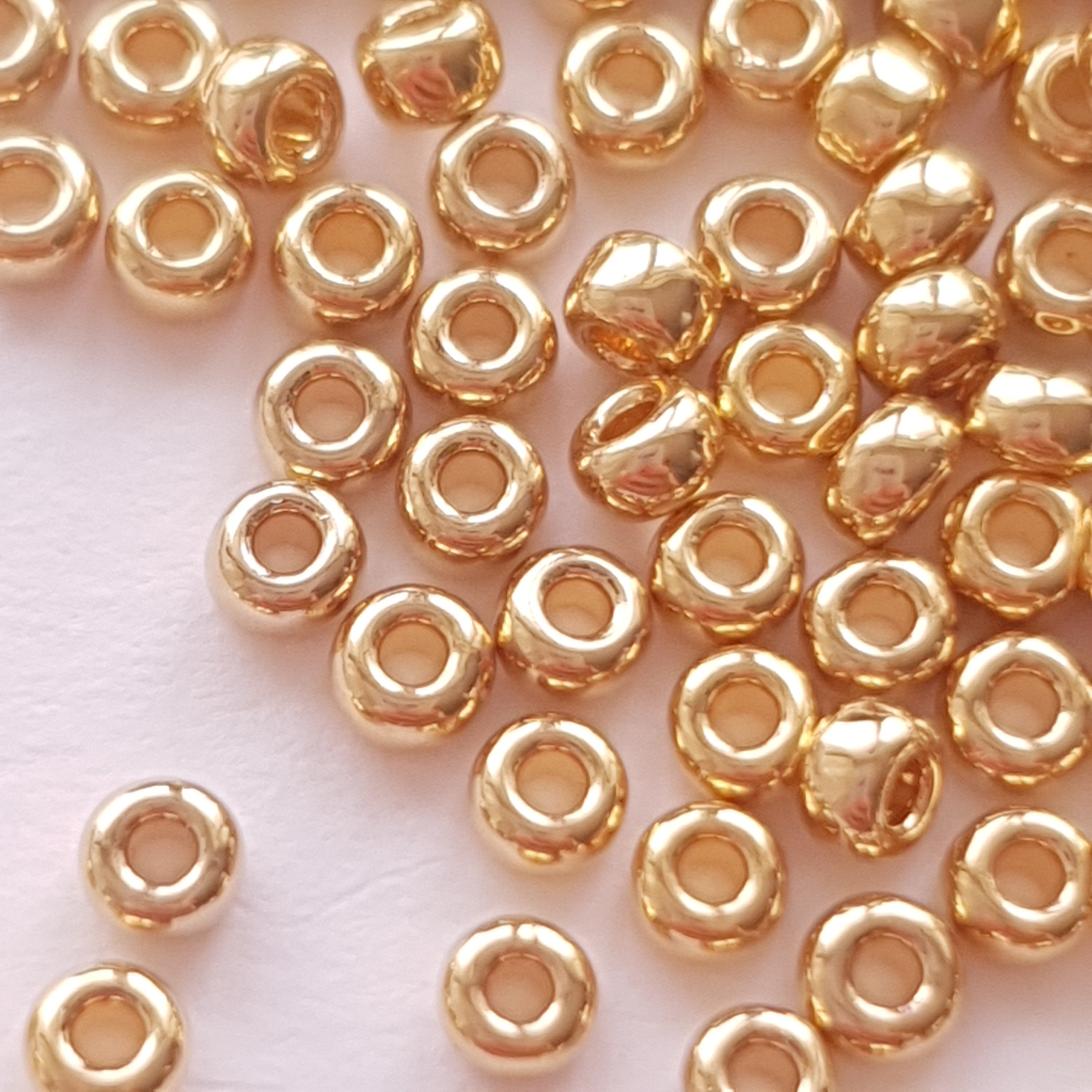 "Miyuki Rocailles 11/0 - 24kt Gold light Plated 11-193 "