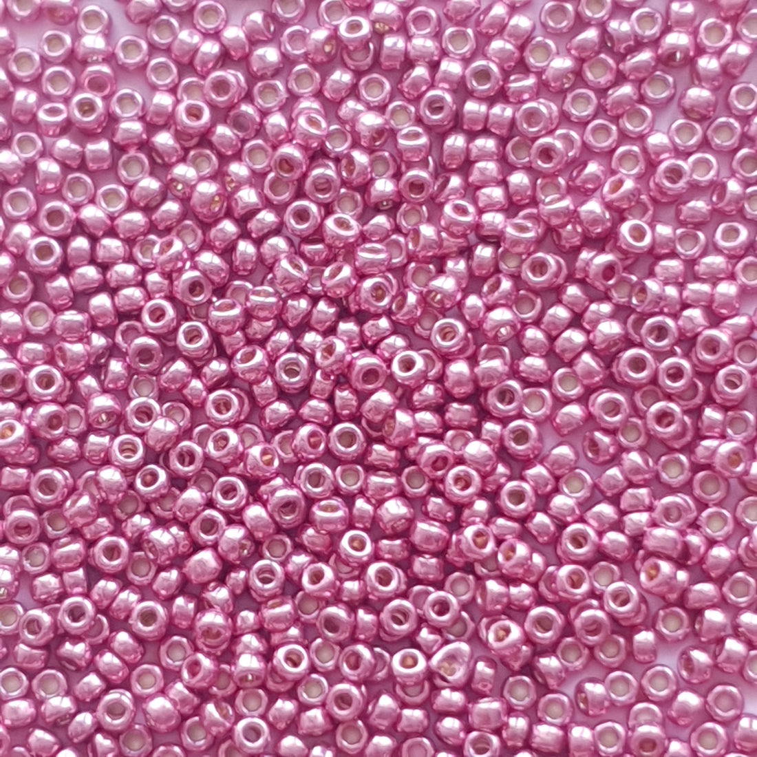 miyuki rocailles 15/0 - duracoat galvanized hot pink 4210