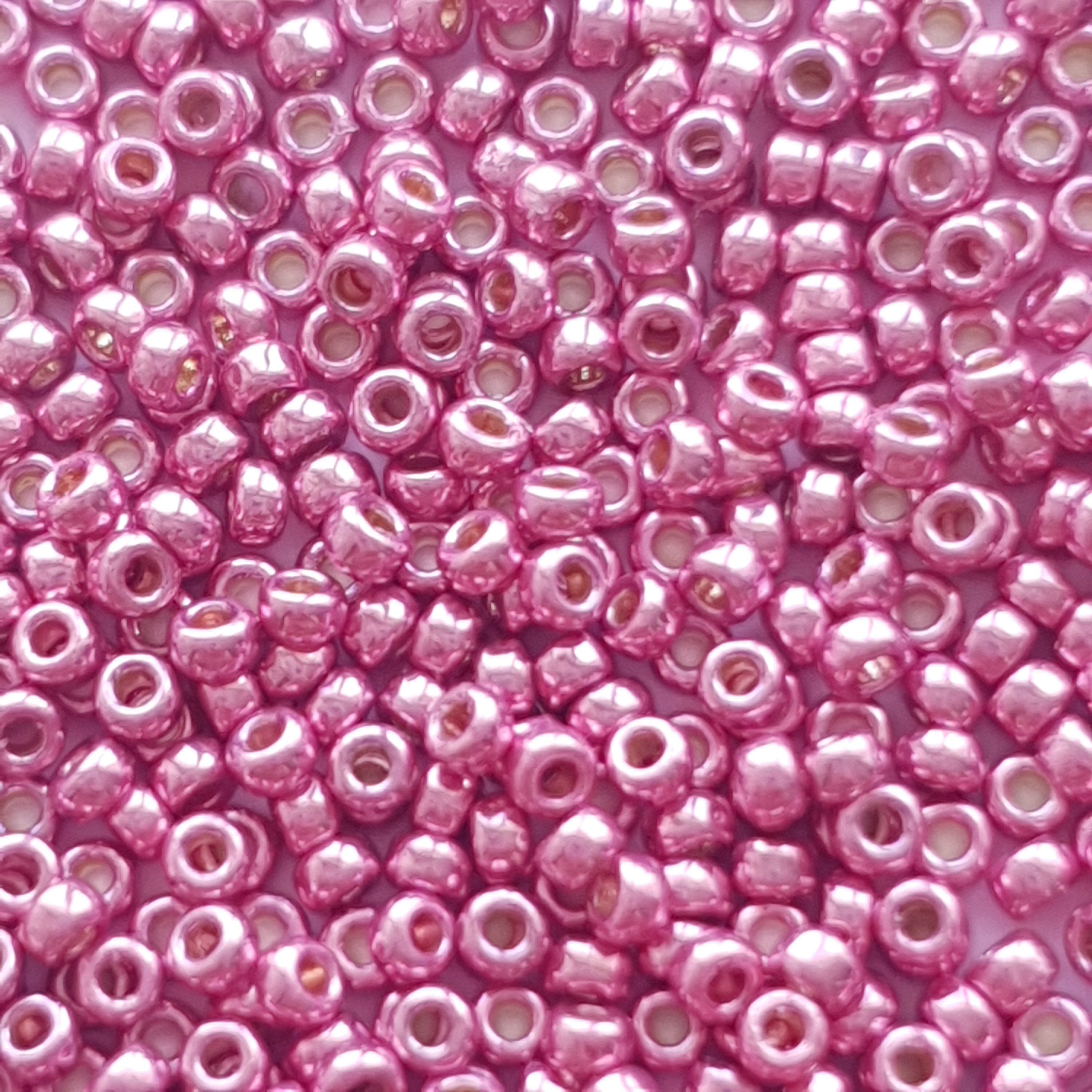 miyuki rocailles 15/0 - duracoat galvanized hot pink 4210