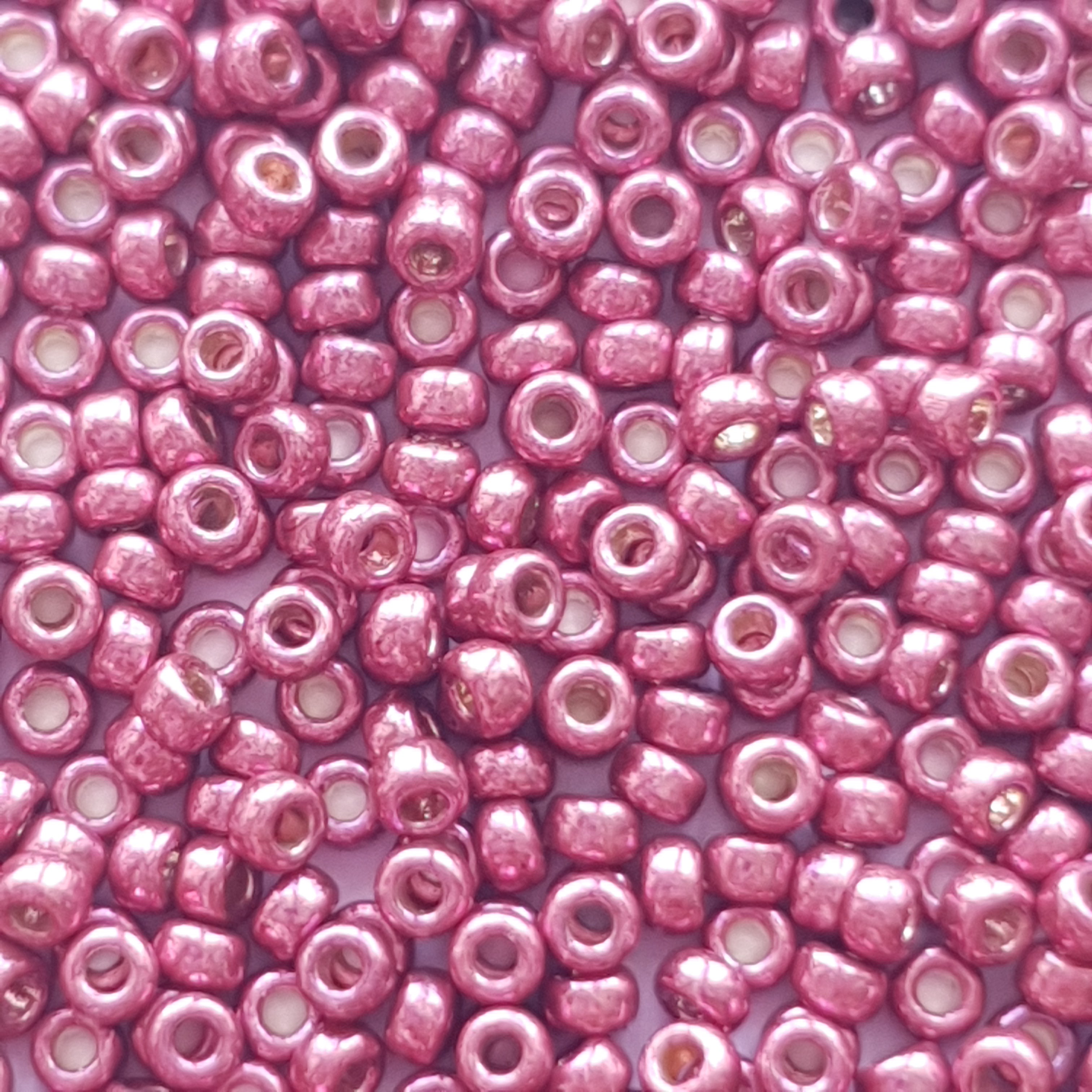 miyuki rocailles 15/0 - duracoat galvanized magenta 4219