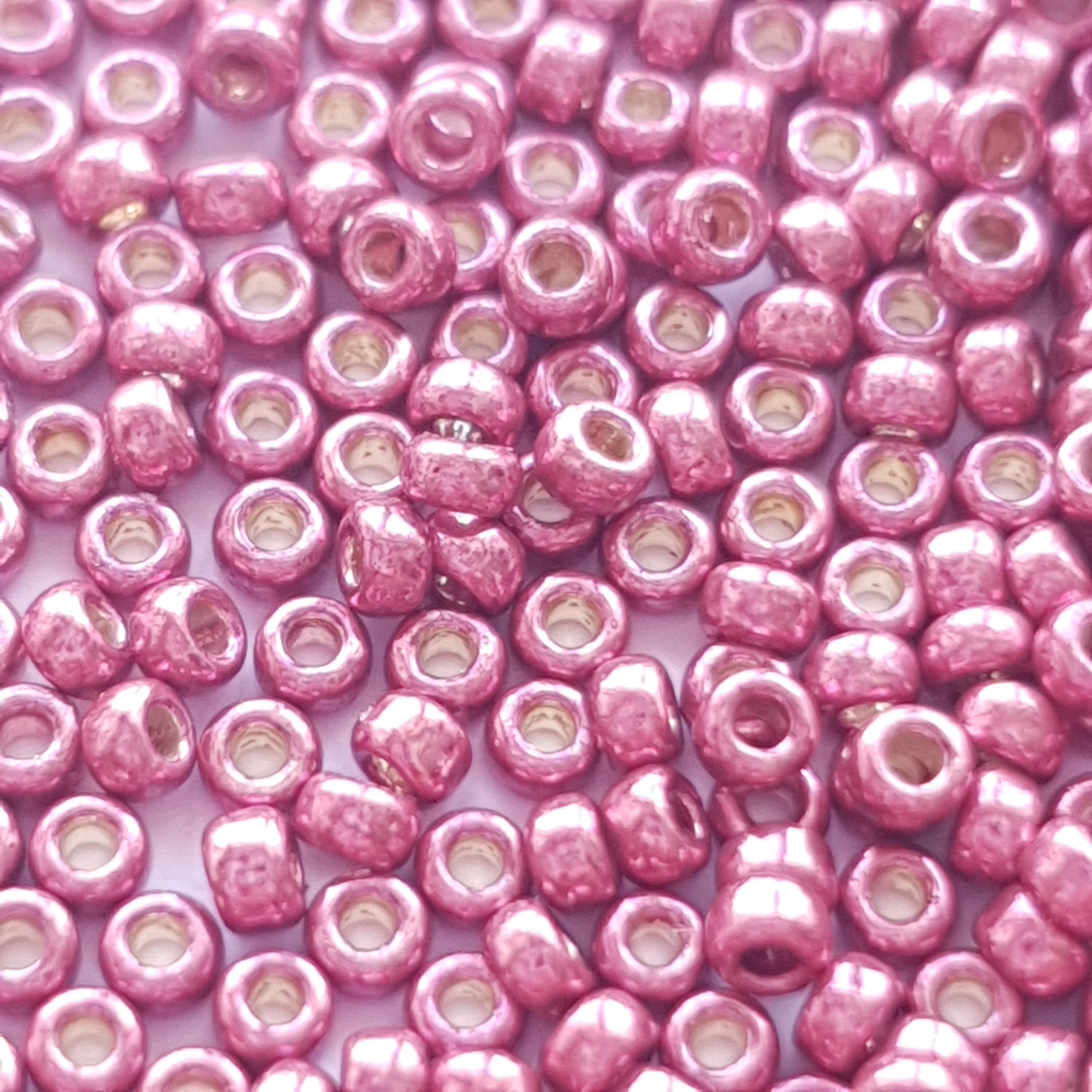 miyuki rocailles 15/0 - duracoat galvanized magenta 4219