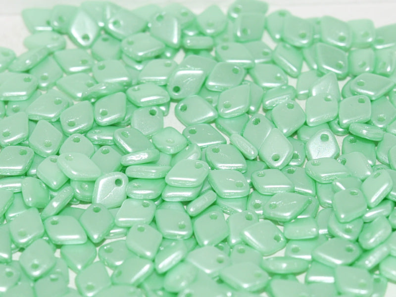 Dragon Scale beads 1,5 x 5mm Alabaster Pastel Light Green 25025