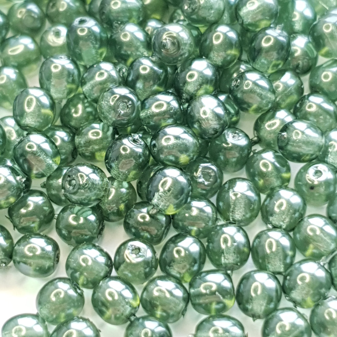 Glaskralen Rond 4mm Transparent Pearl Mint Leaf