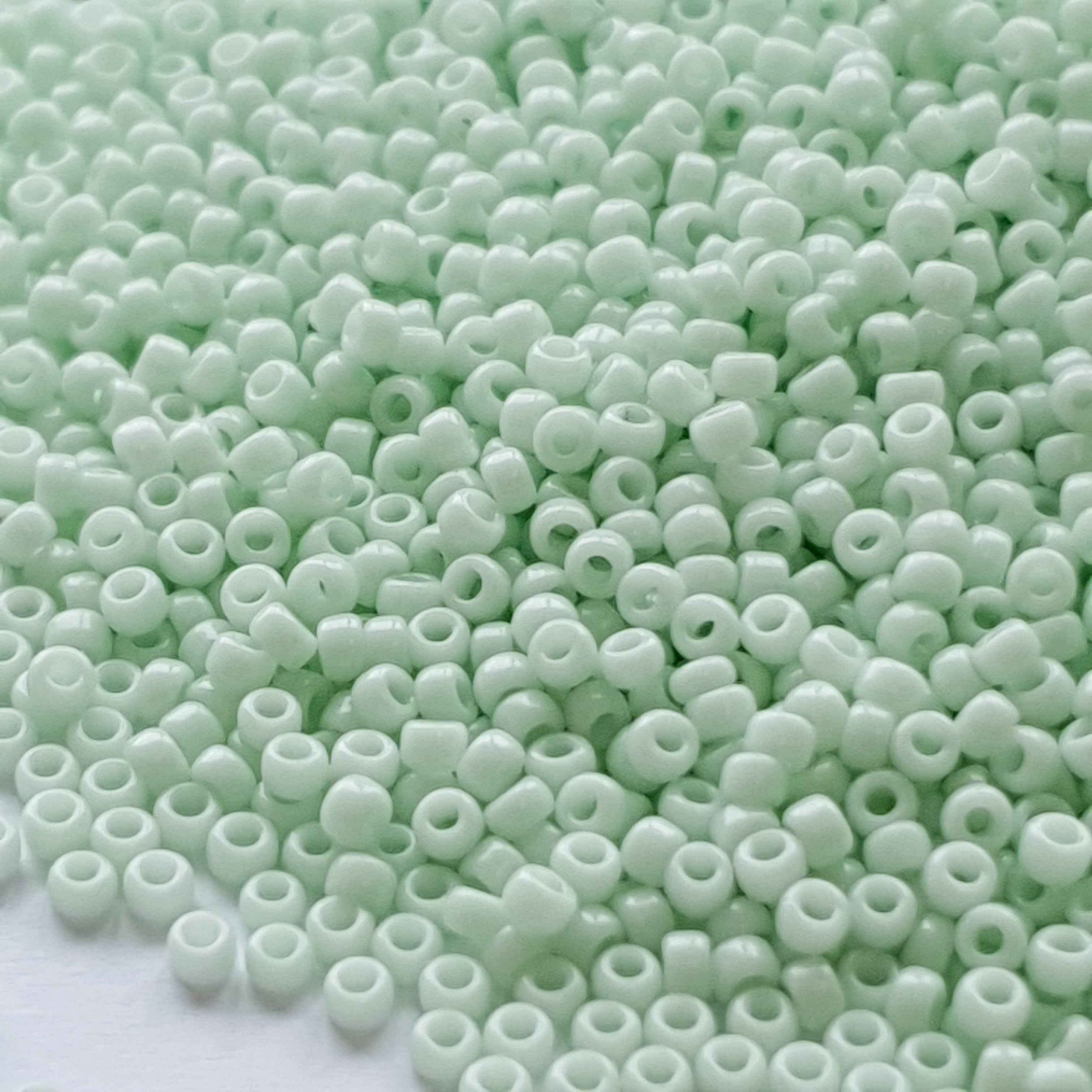 Miyuki Seed Beads 11/0 Opaque lt. Mint 3318