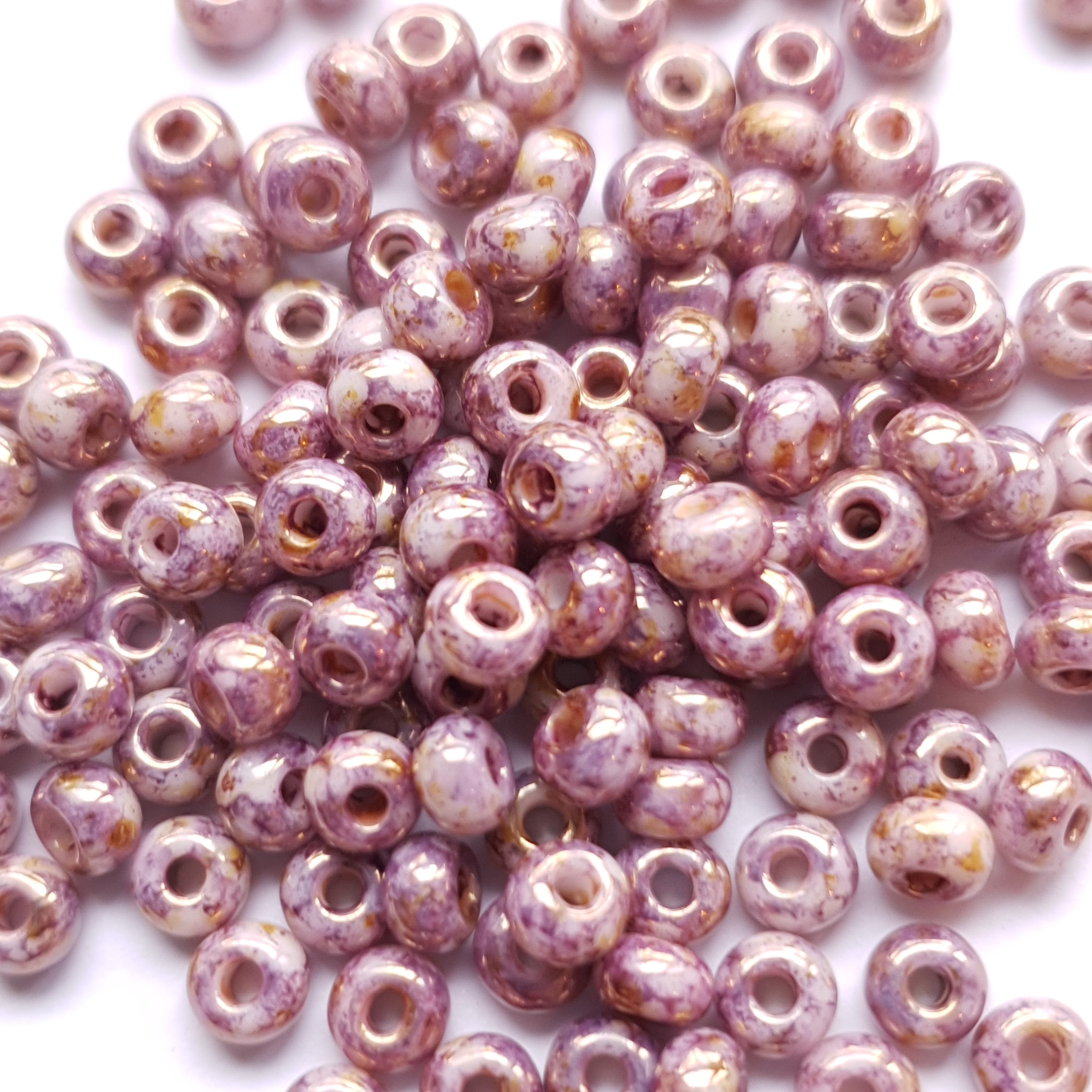 Tsjechische Rocailles 60 Chalk White Lila Gold Luster 15695