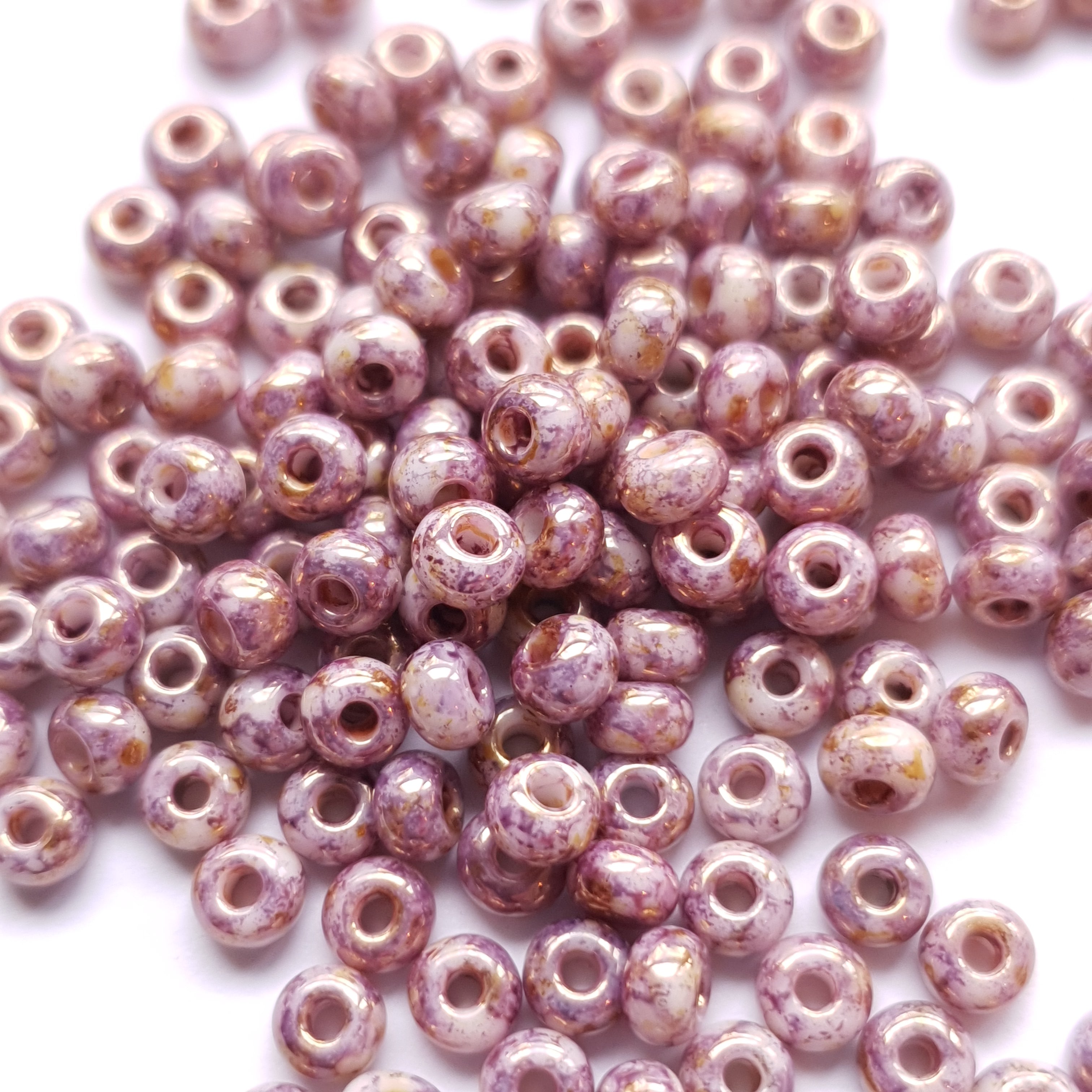 Tsjechische Rocailles 60 Chalk White Lila Gold Luster 15695