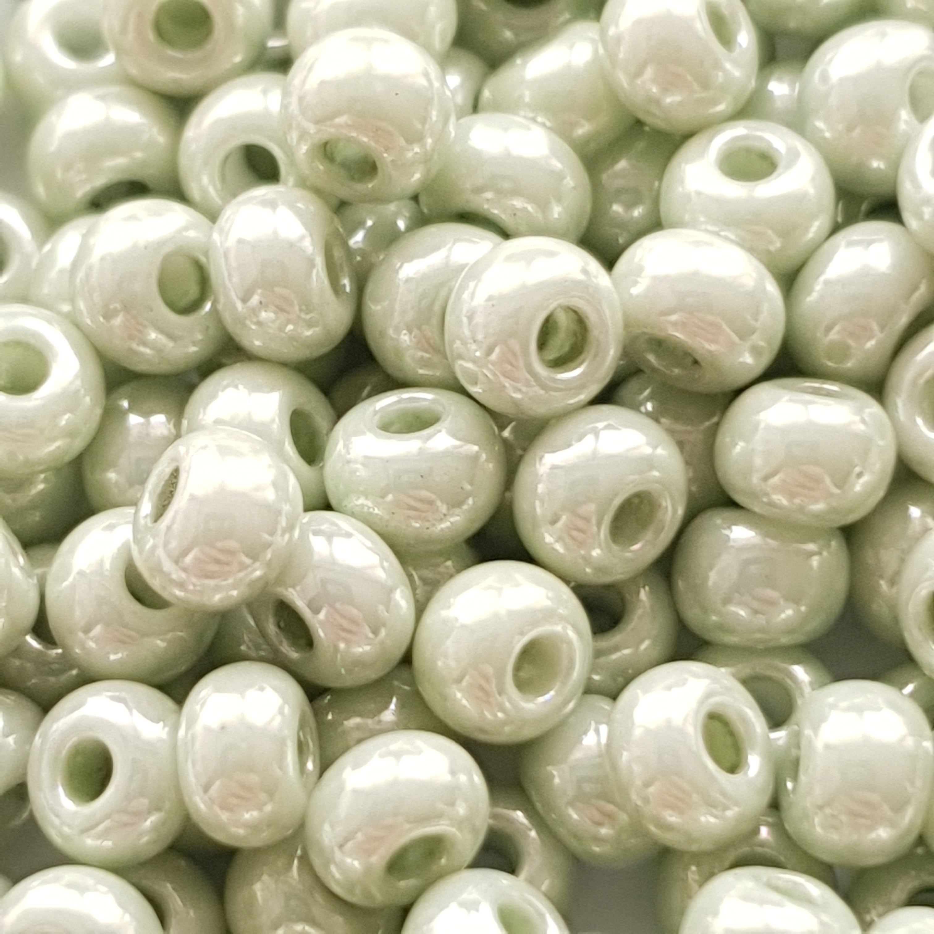 Tsjechische Rocailles 6/0 Chalk White Mint Luster