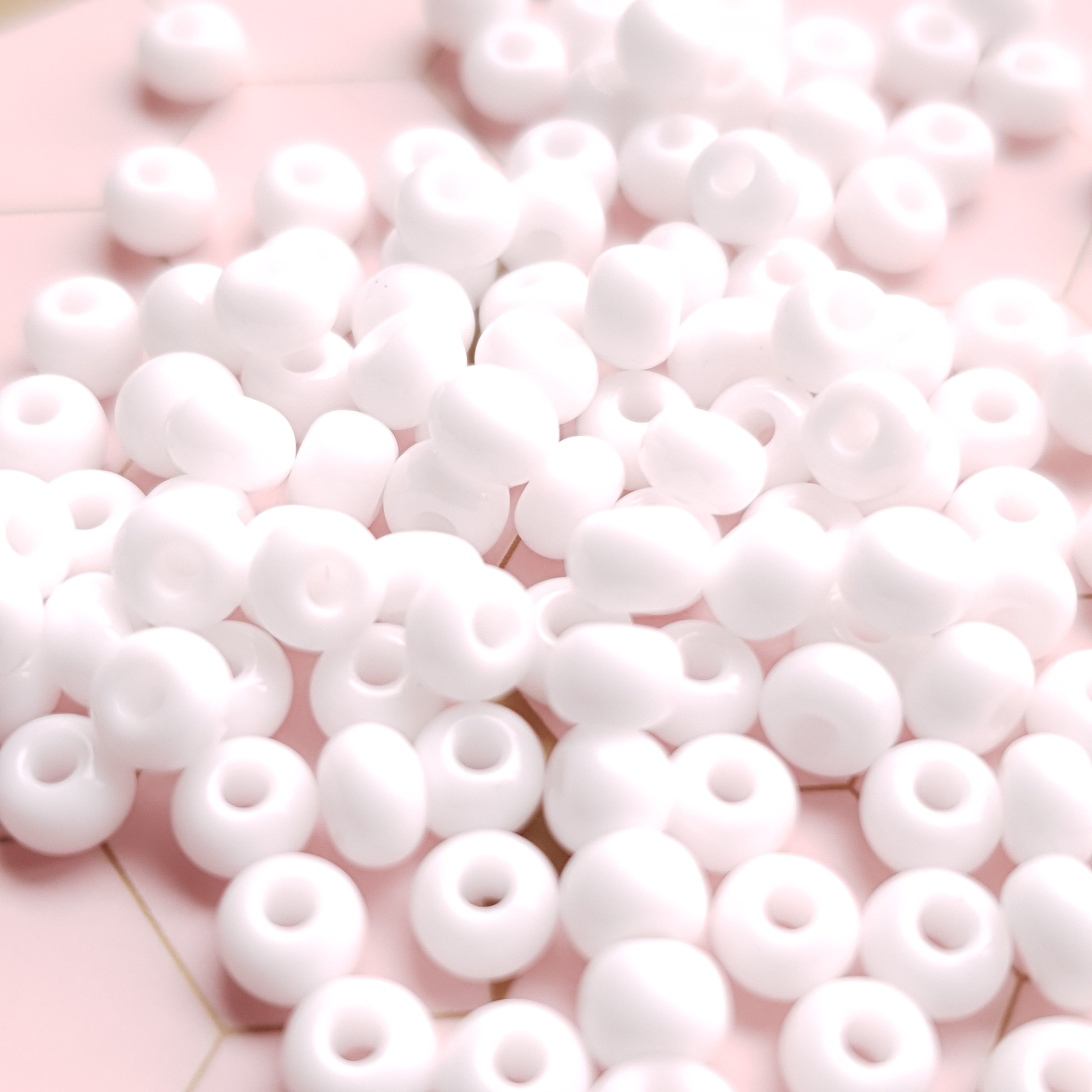 Tsjechische Rocailles 6/0 Chalk White