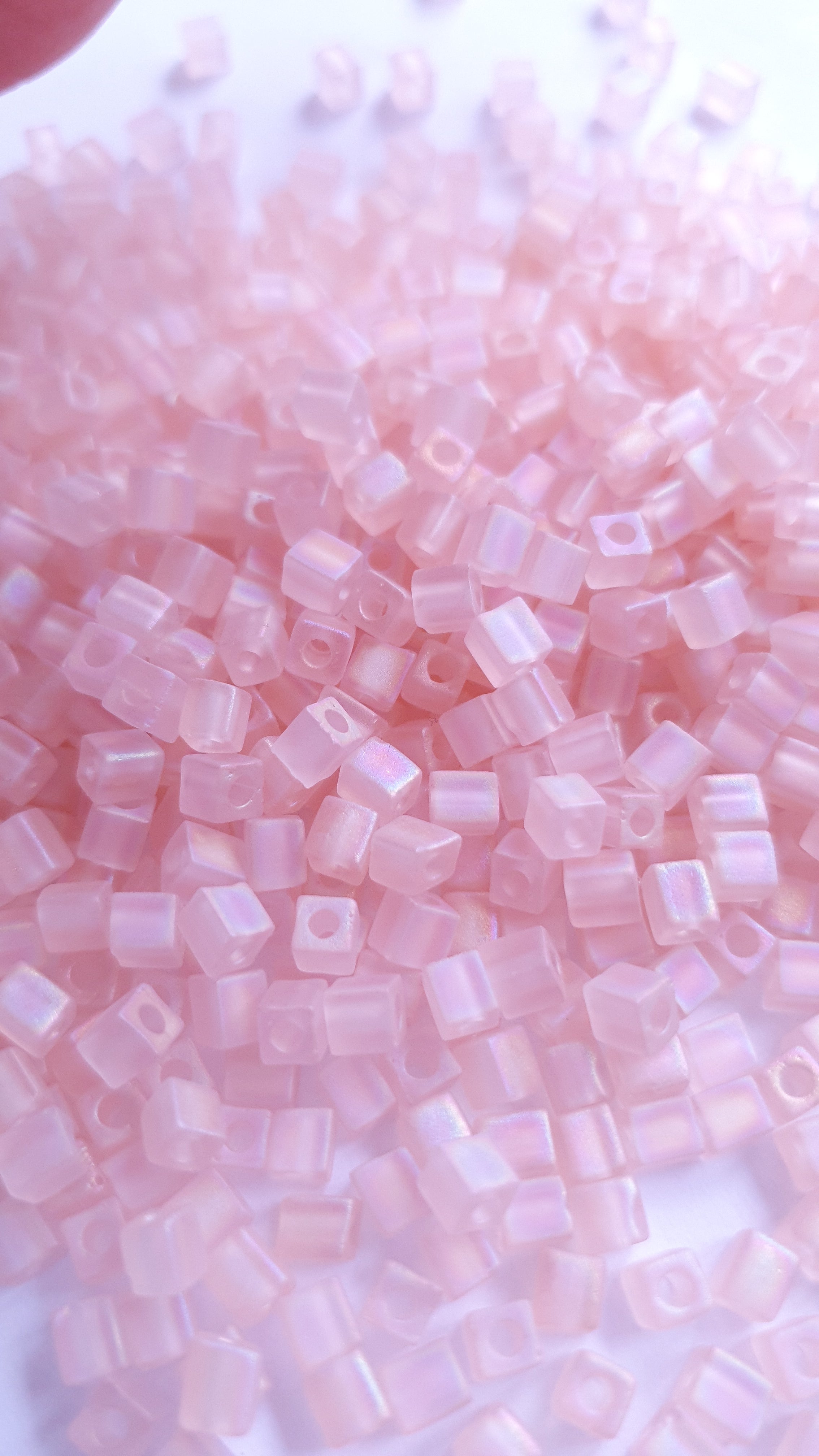 Miyuki Cubes 4mm Matted transparant Lt. Tea Rose AB