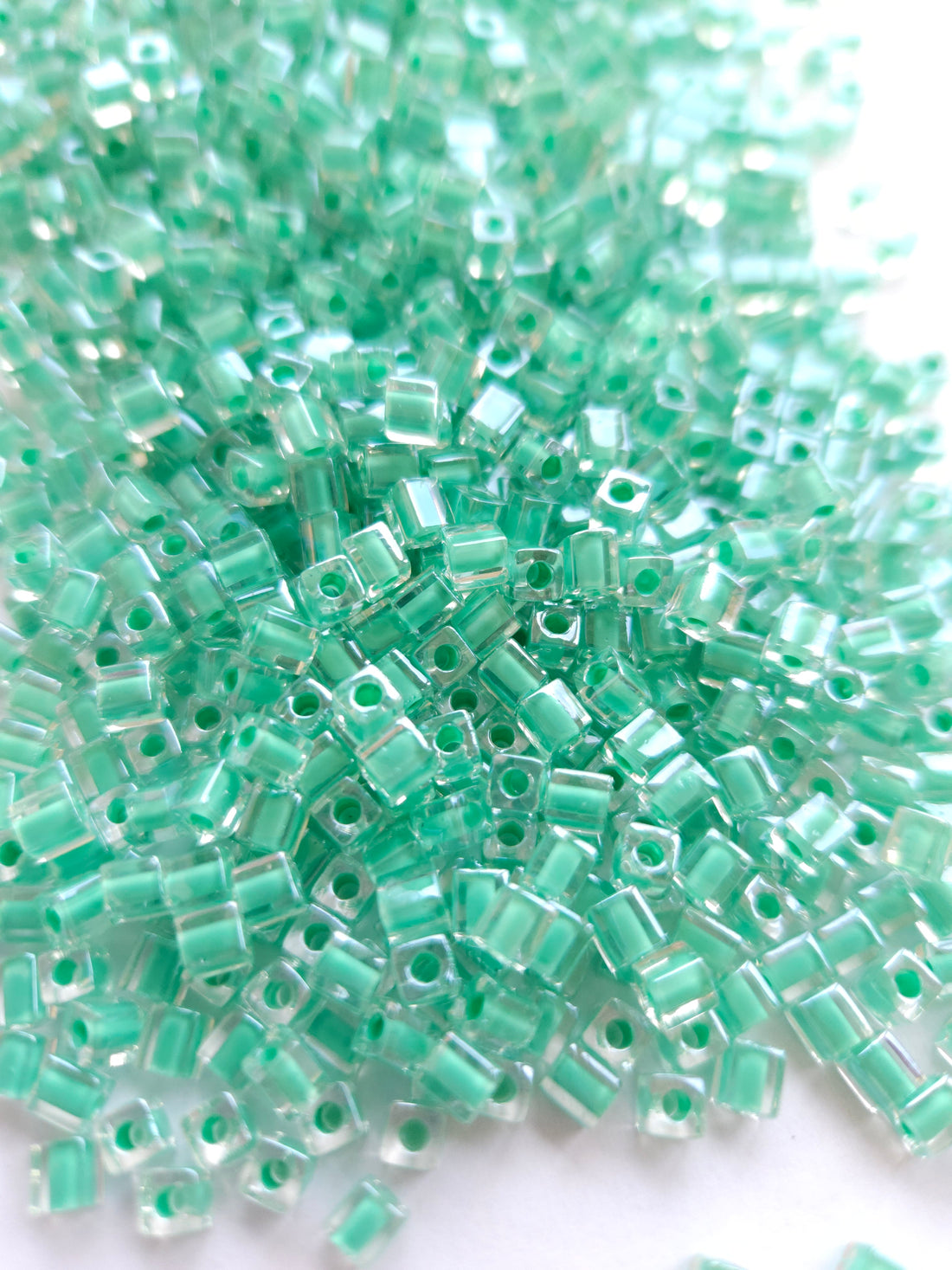 Miyuki Cubes 4mm Color lined Green