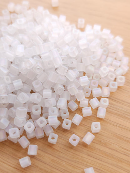 Miyuki Cubes 4mm Transparant frosted Rainbow Clear