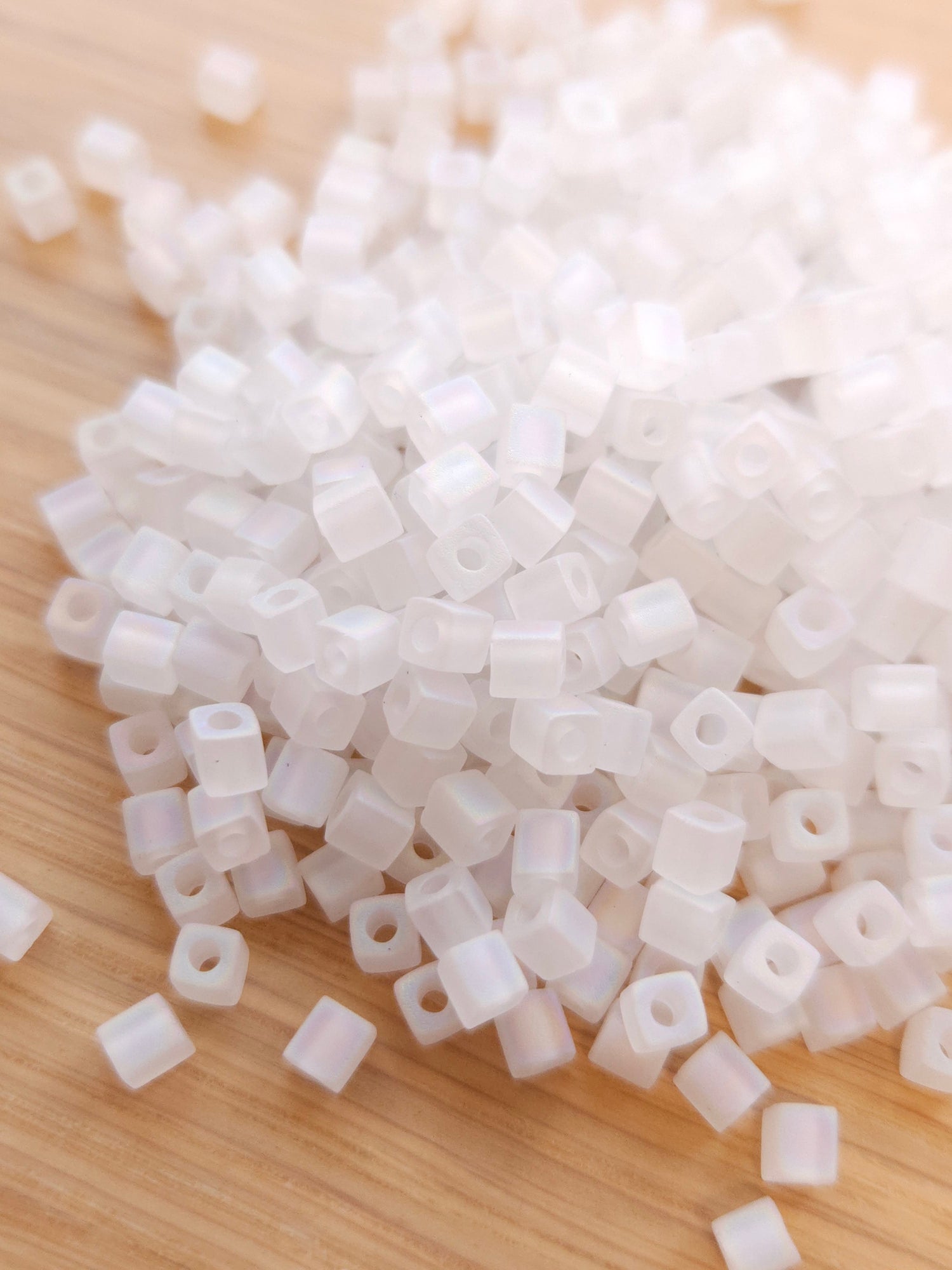 Miyuki Cubes 4mm Transparant frosted Rainbow Clear