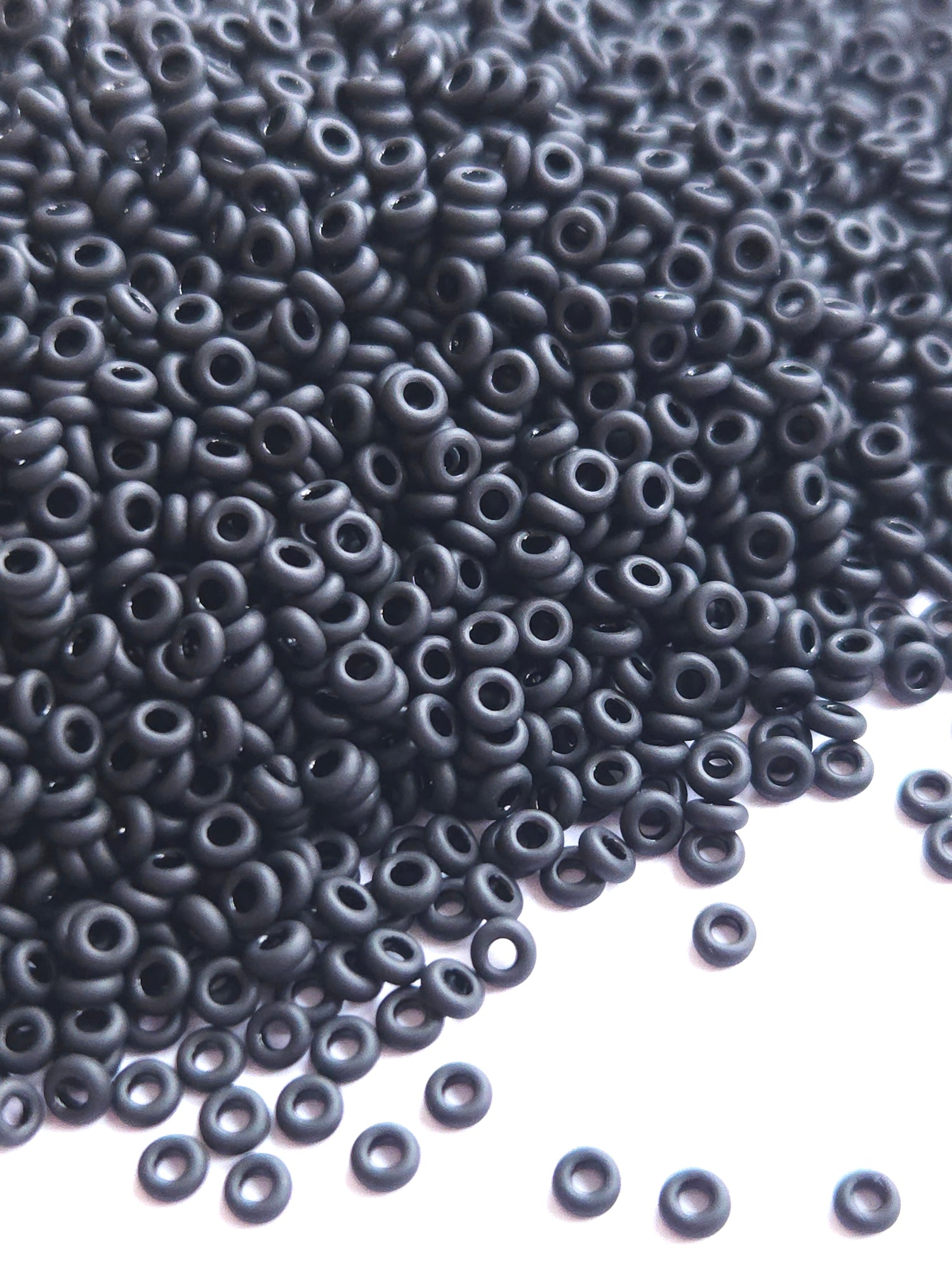 TOHO Demi Round 8/0 Opaque Frosted Jet