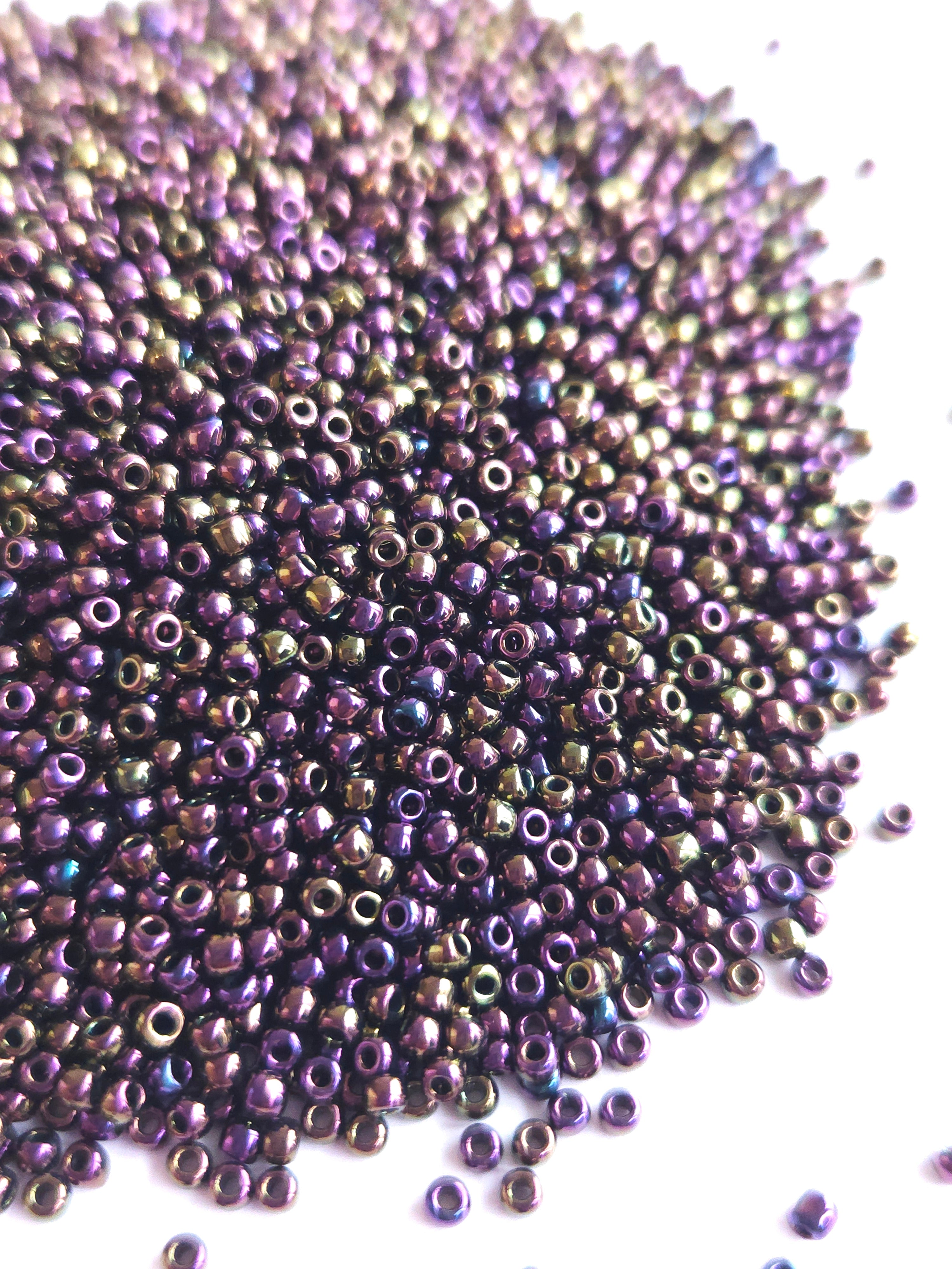 TR-11-85 : TOHO - Round 11/0 : Metallic Iris - Purple