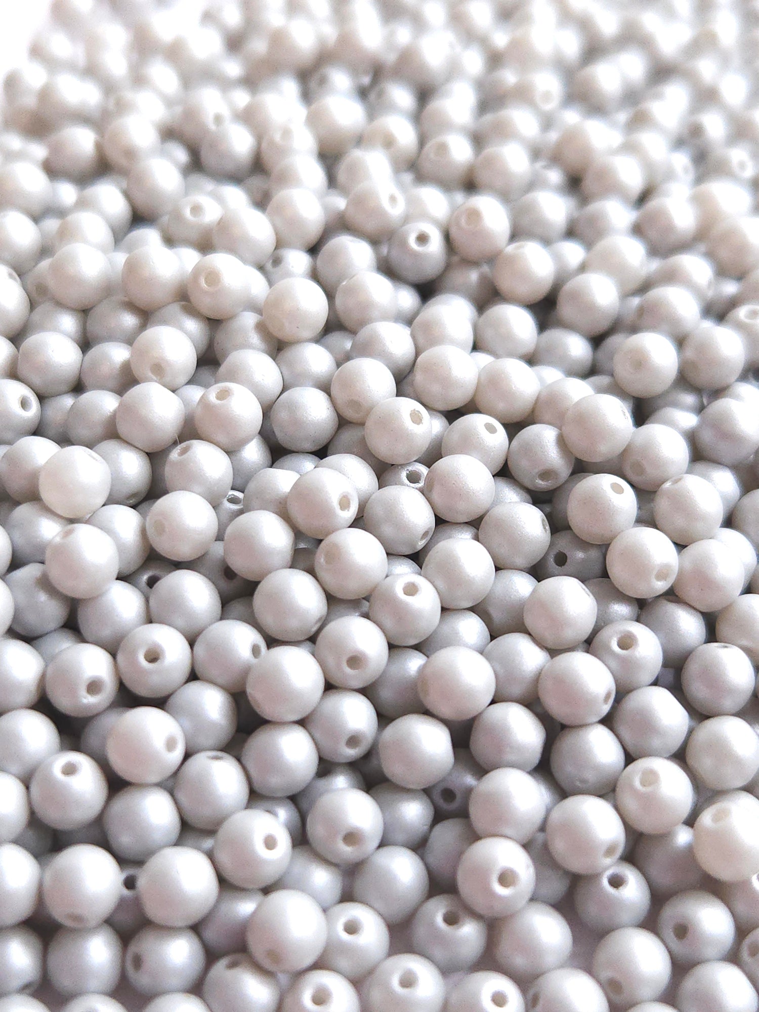 CZ rond 4mm Powdery Pastel Grey