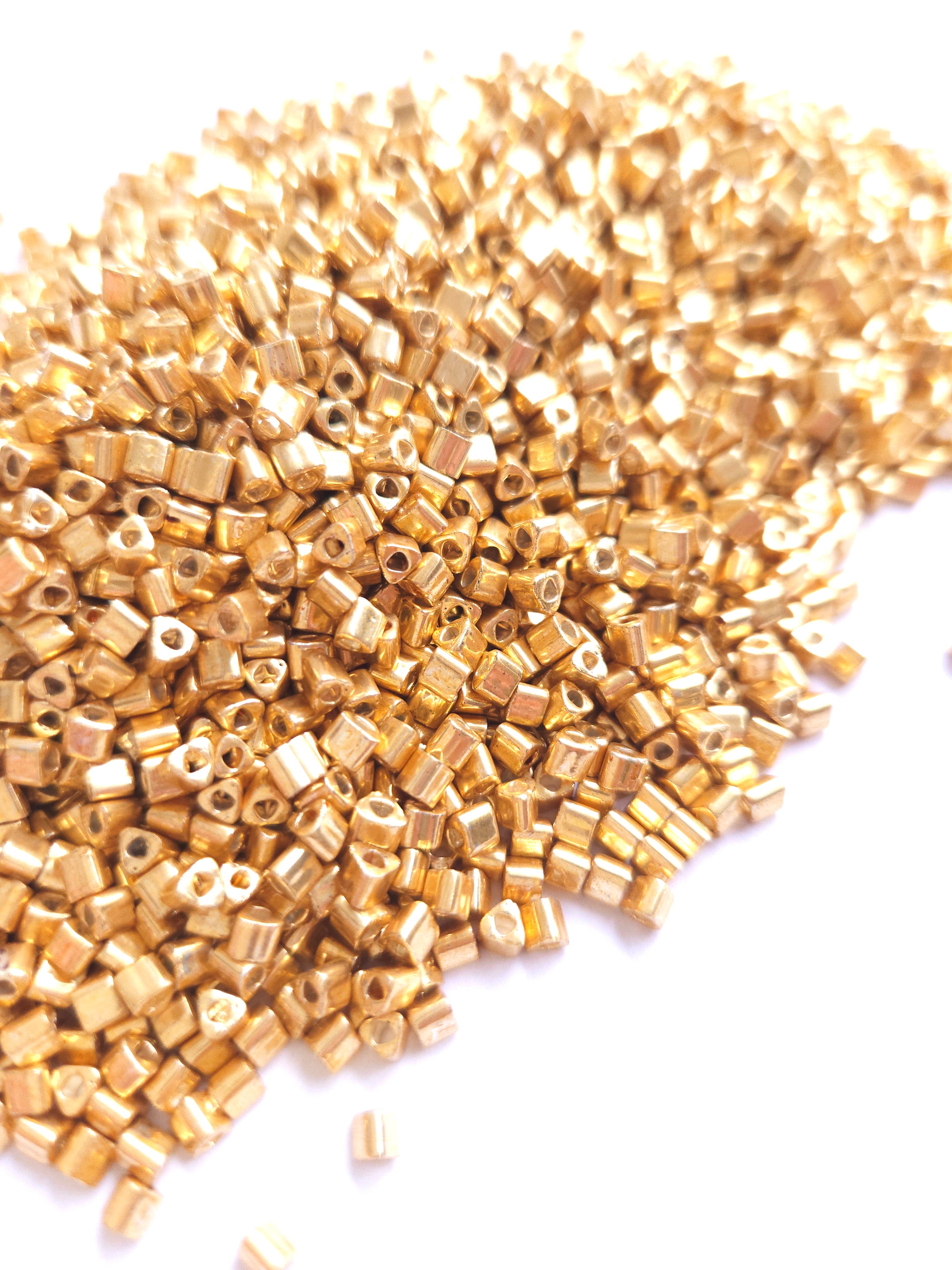 TOHO 8/0 Triangle Beads Galvanized Starlight