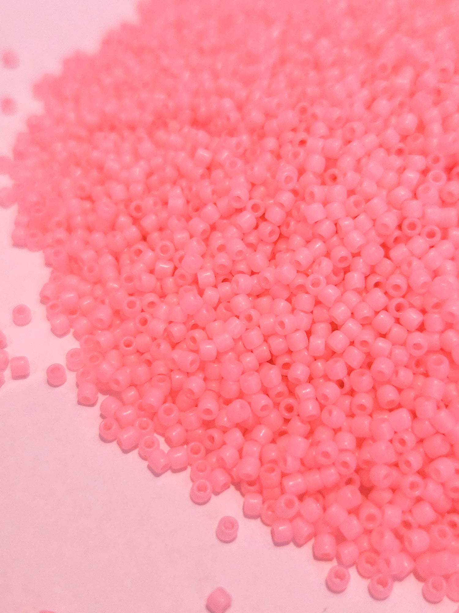 TOHO Rocailles 11/0 Ceylon Frosted Innocent Pink TR-11-145F