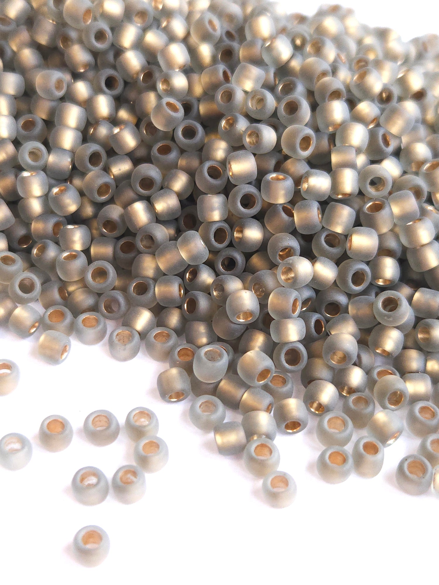 TOHO Rocailles 6/0 Gold Lined Frosted Black Diamond