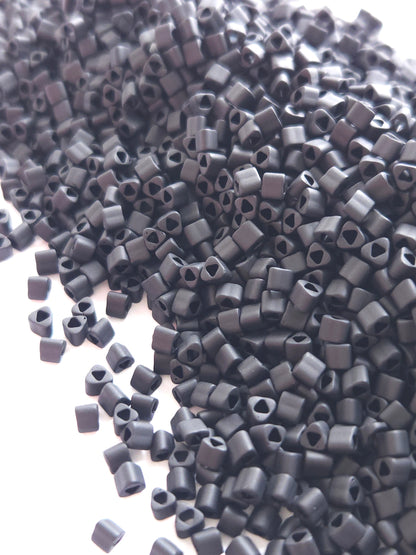 TOHO 8/0 Triangle Beads Opaque Frosted Jet