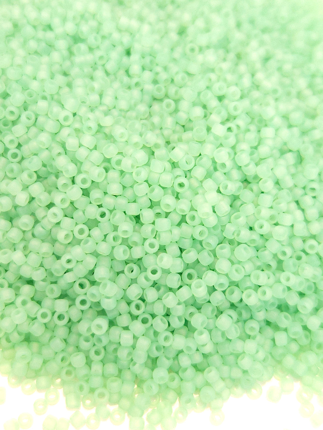 TOHO Rocailles 11/0 Ceylon  Frosted Celery TR-11-144F