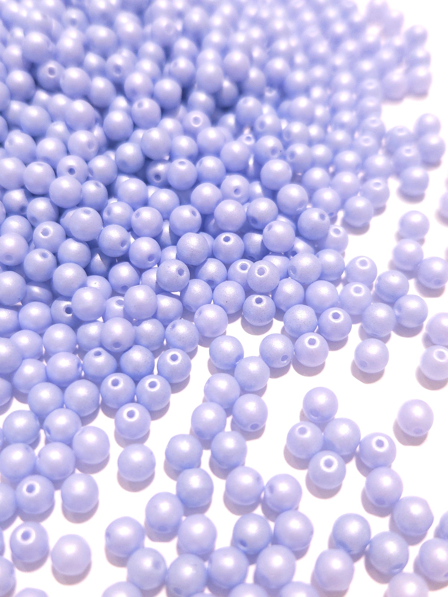 Tsjechische glaskralen rond 4mm Powdery Pastel Blue