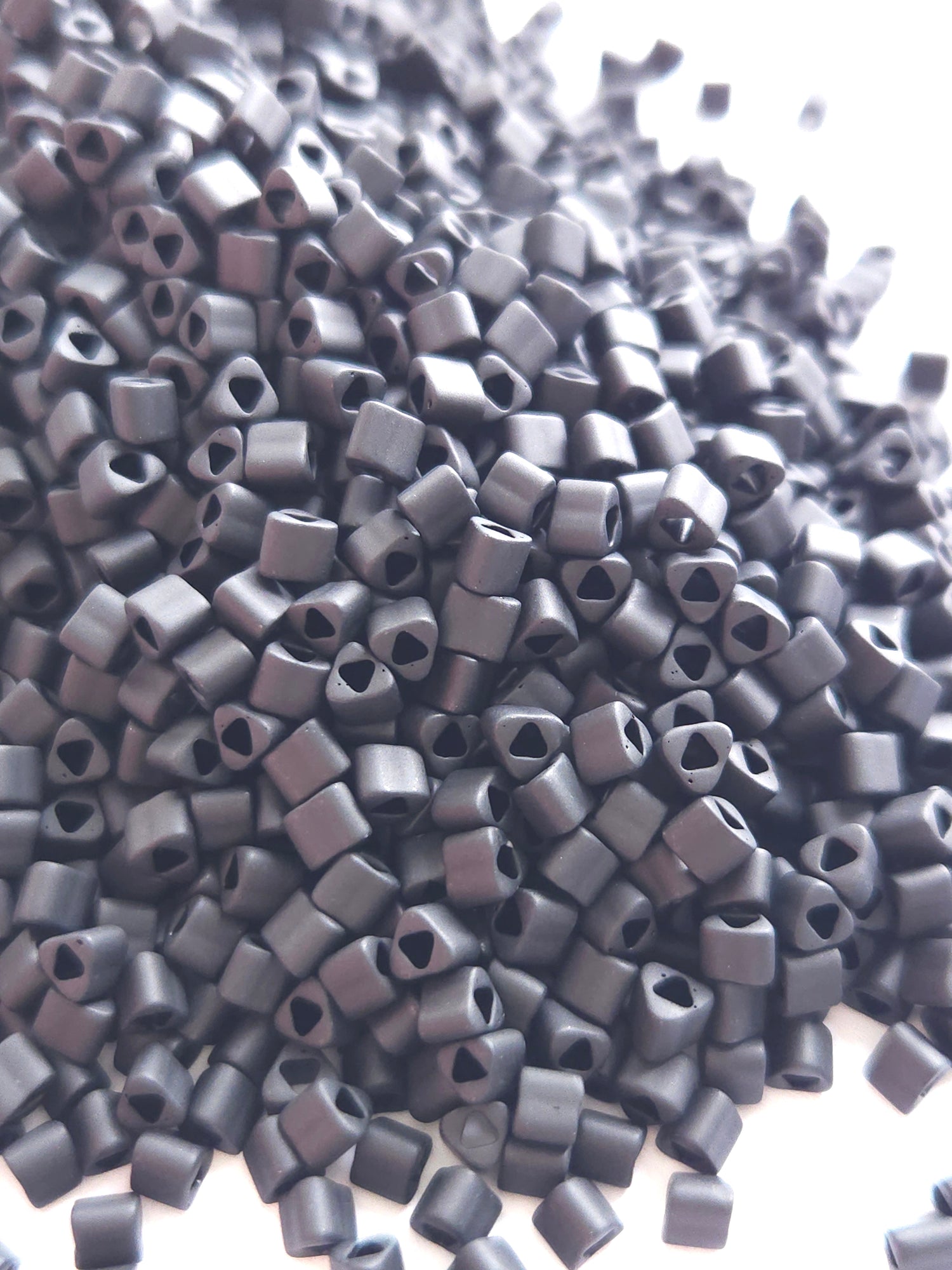 TOHO 8/0 Triangle Beads Opaque Frosted Jet