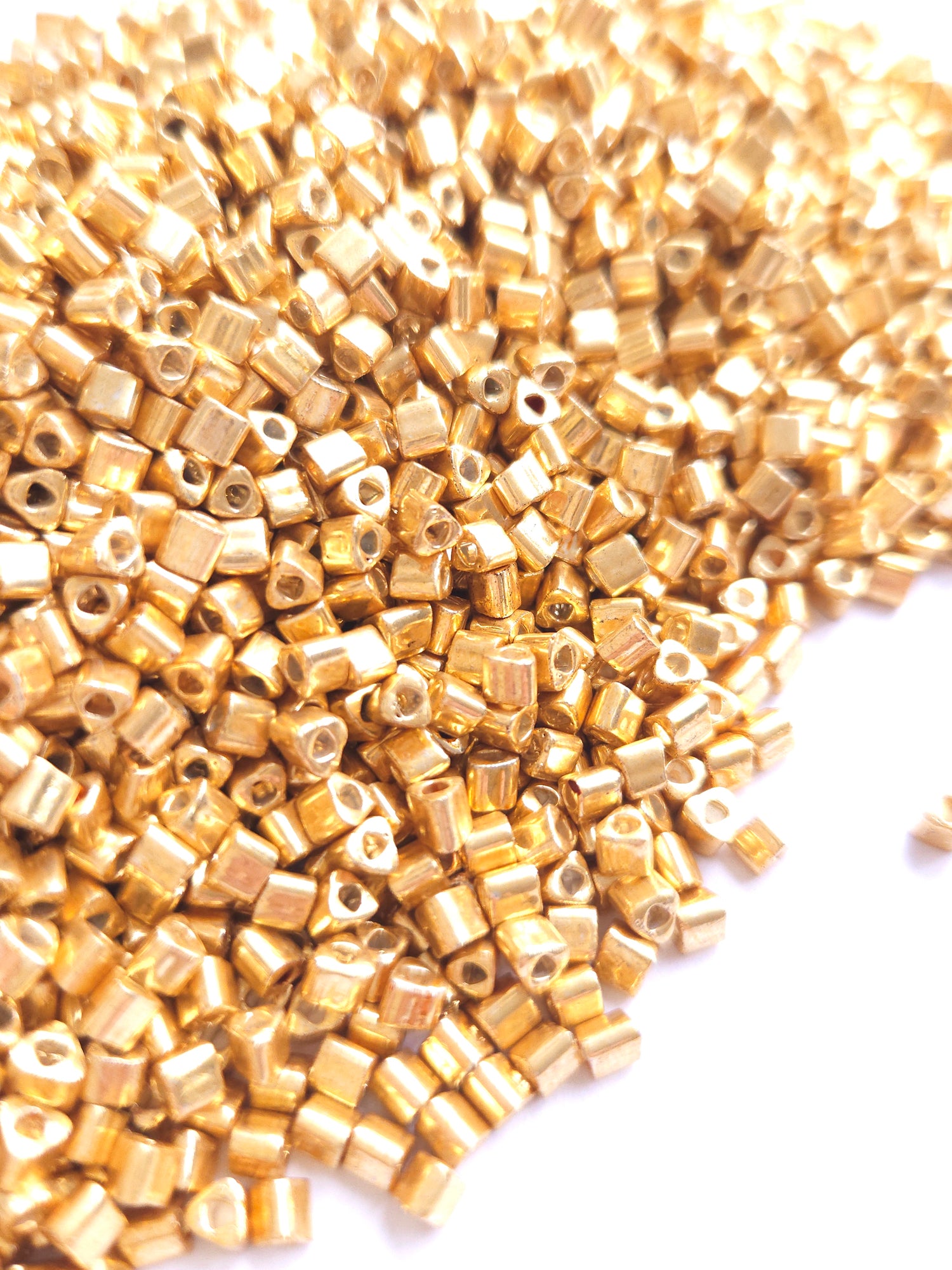 TOHO 8/0 Triangle Beads Galvanized Starlight